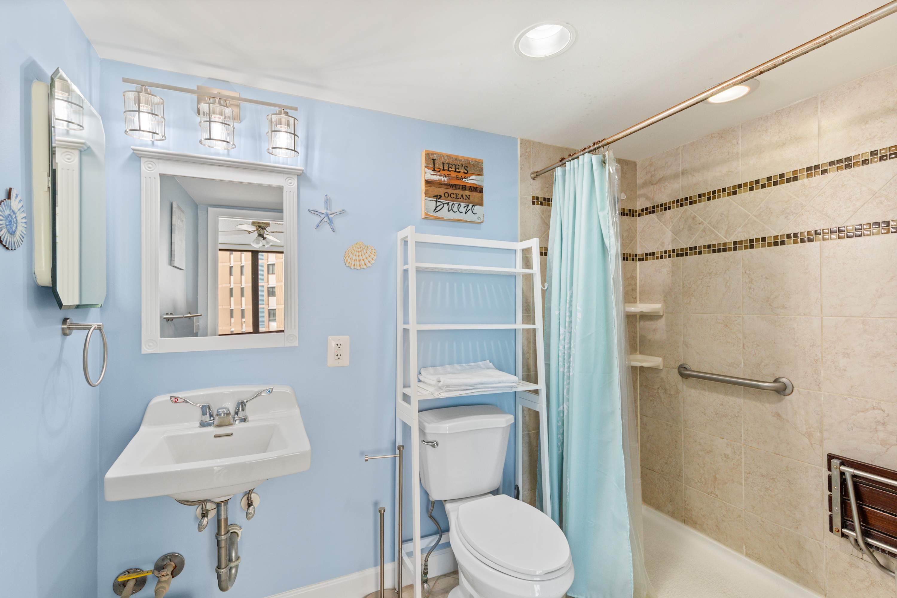 Golden Sands 701, Beachfront Family Resort Escape