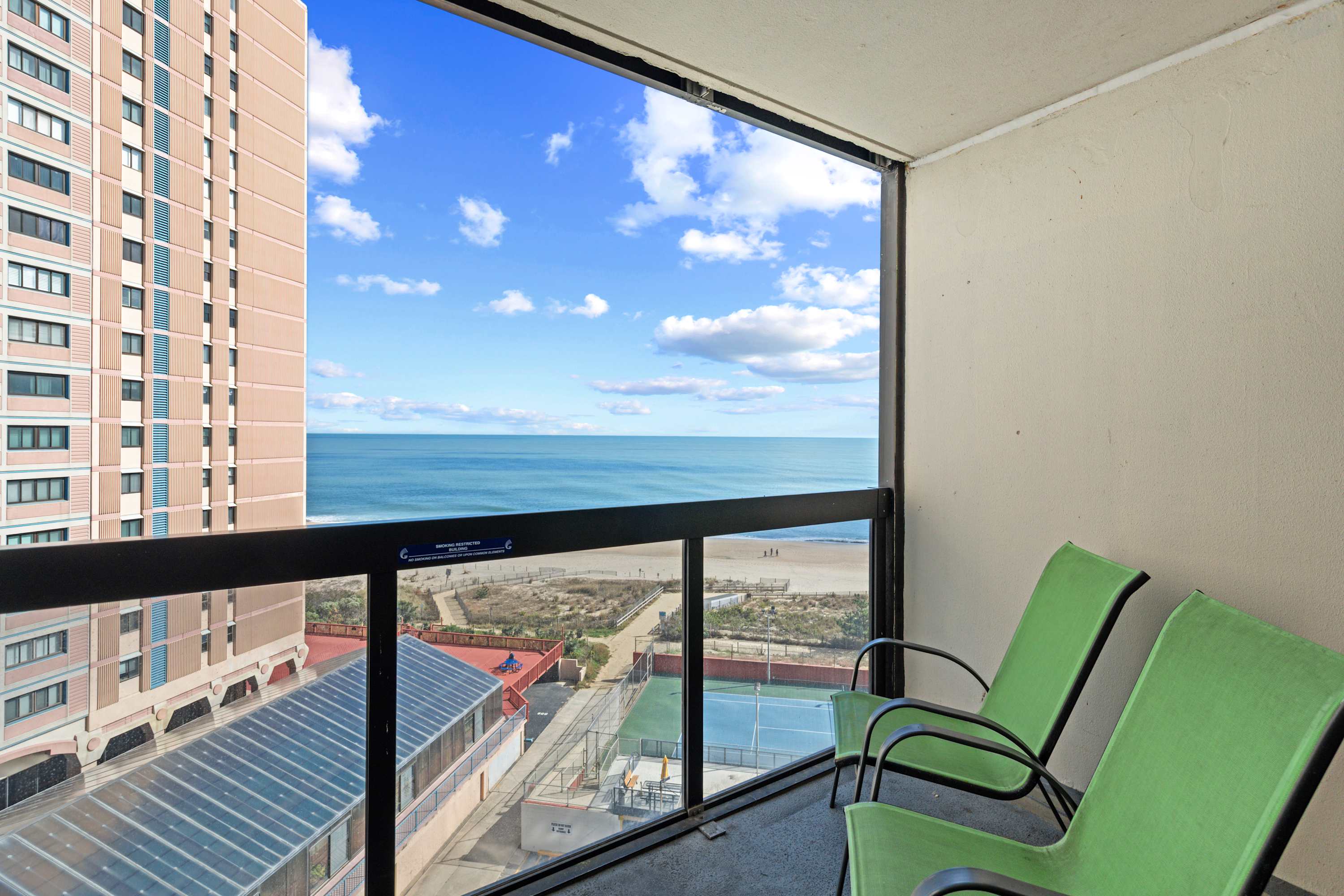 Golden Sands 701, Beachfront Family Resort Escape