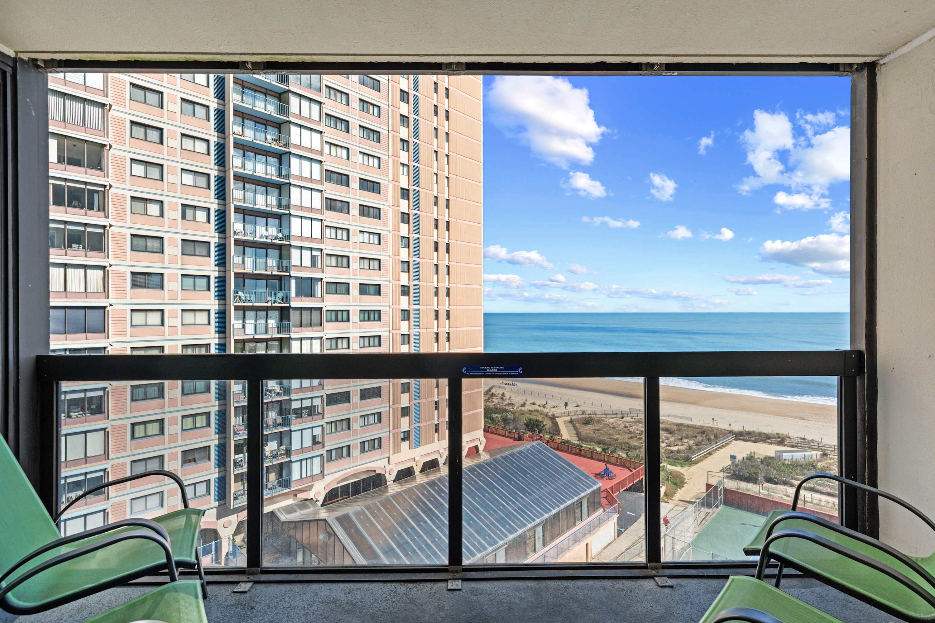 Golden Sands 701, Beachfront Family Resort Escape