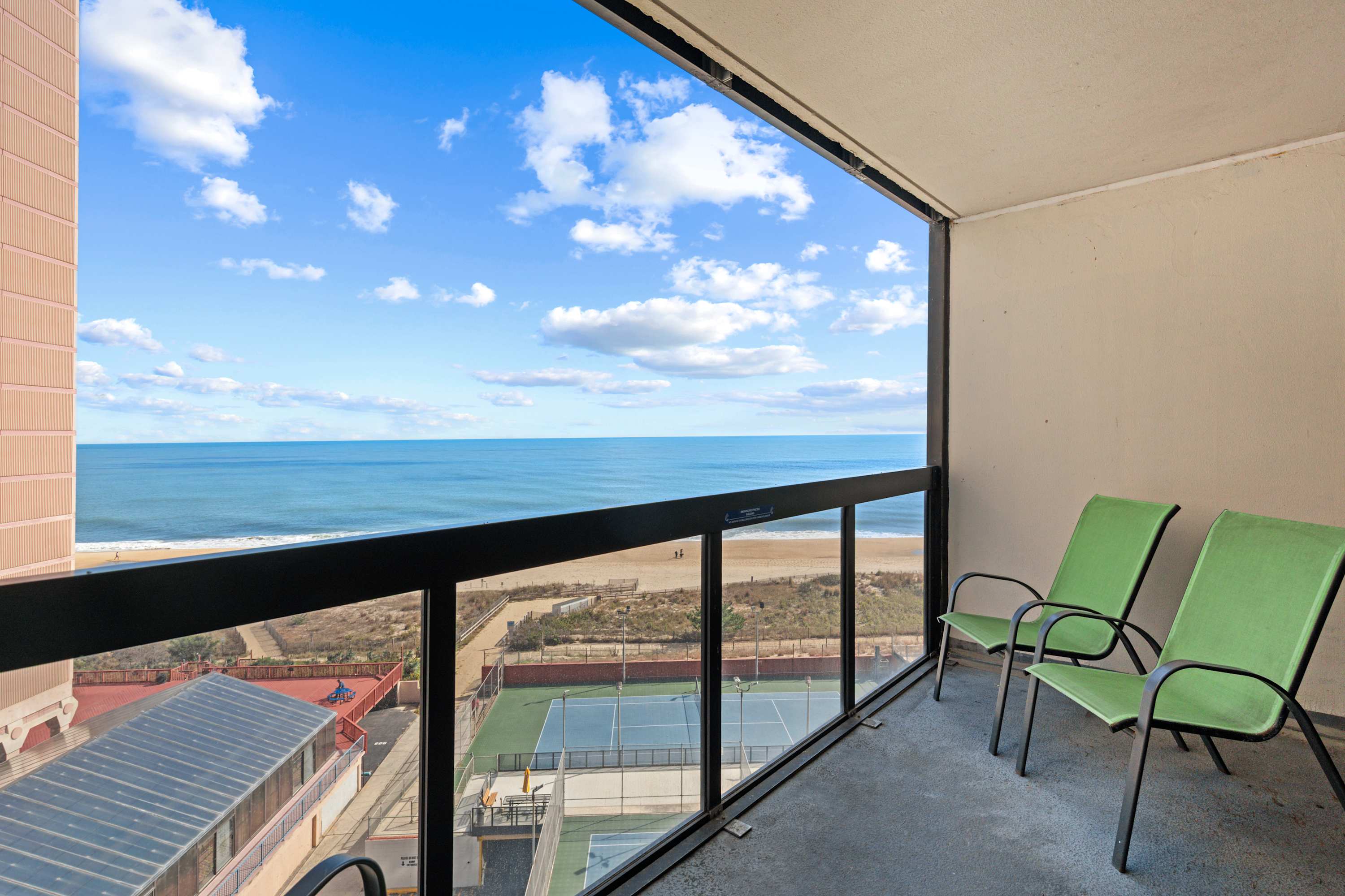 Golden Sands 701, Beachfront Family Resort Escape