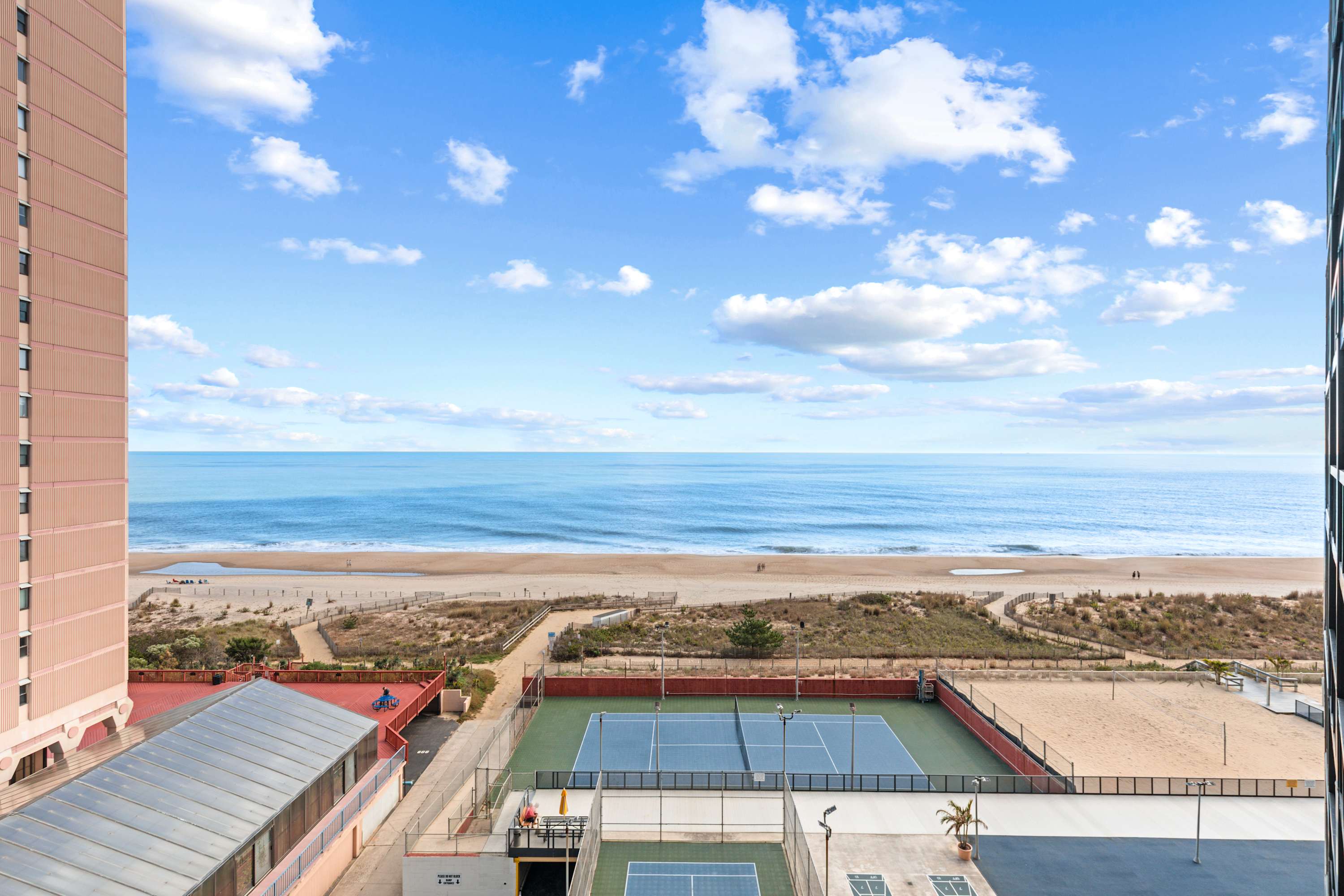 Golden Sands 701, Beachfront Family Resort Escape