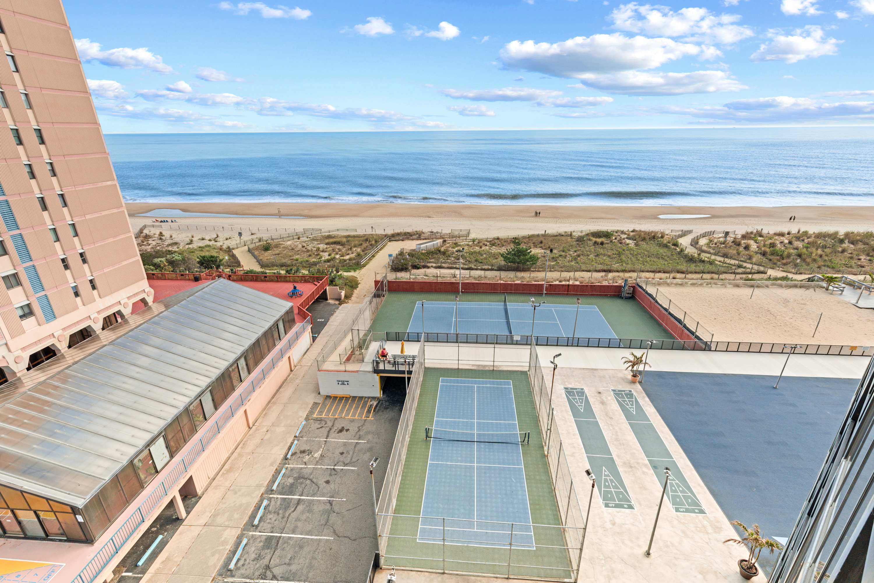 Golden Sands 701, Beachfront Family Resort Escape
