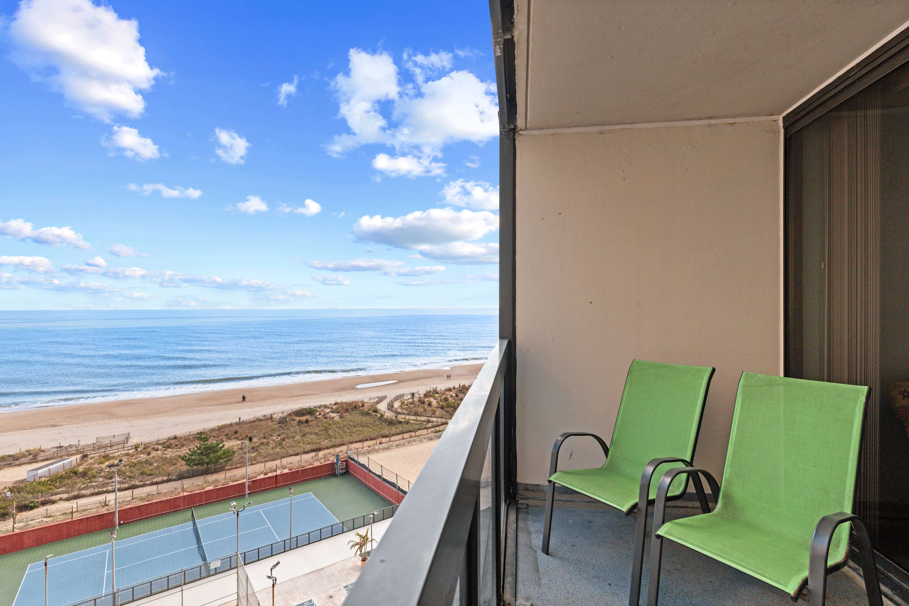 Golden Sands 701, Beachfront Family Resort Escape