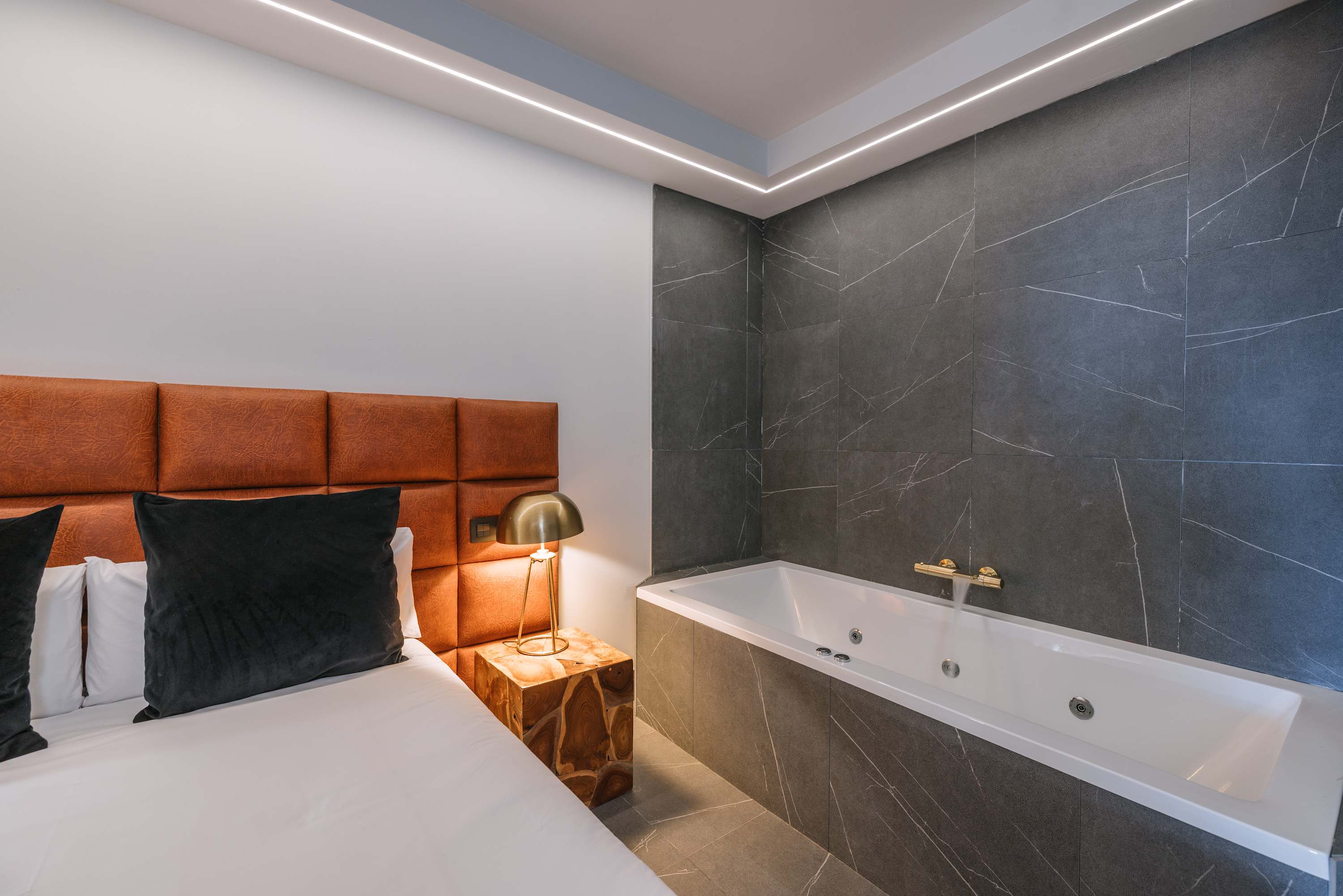 Poem Suites by Airnest • Superior Suite with Hot Tub — Las Palmas de Gran Canaria, Canarias — vacation rental