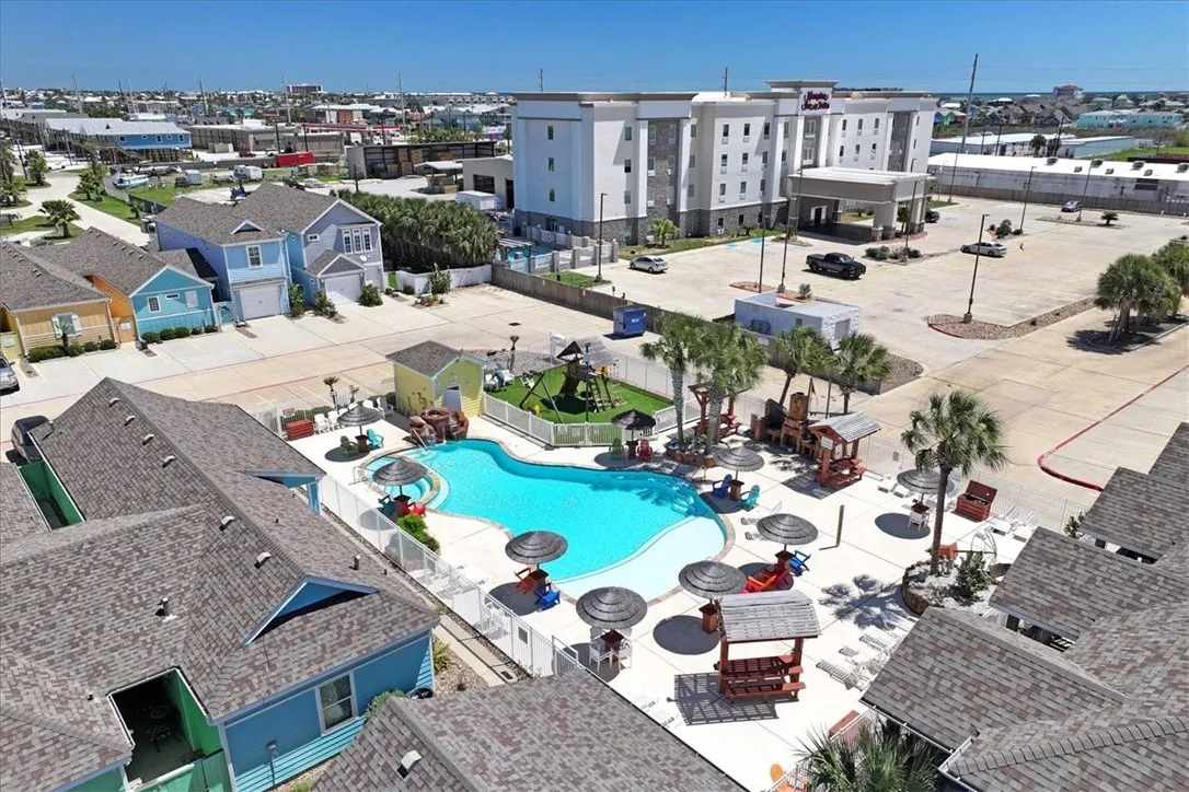View of Pool, Full Resort Access | Hemingway House