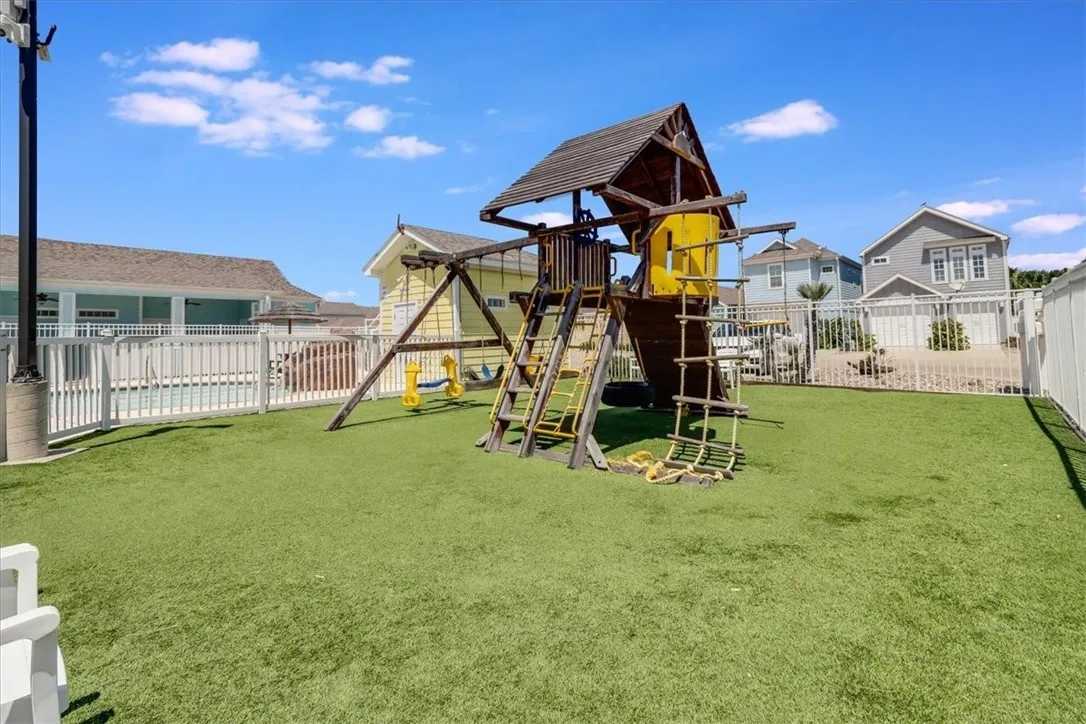 View of Pool, Full Resort Access | Hemingway House