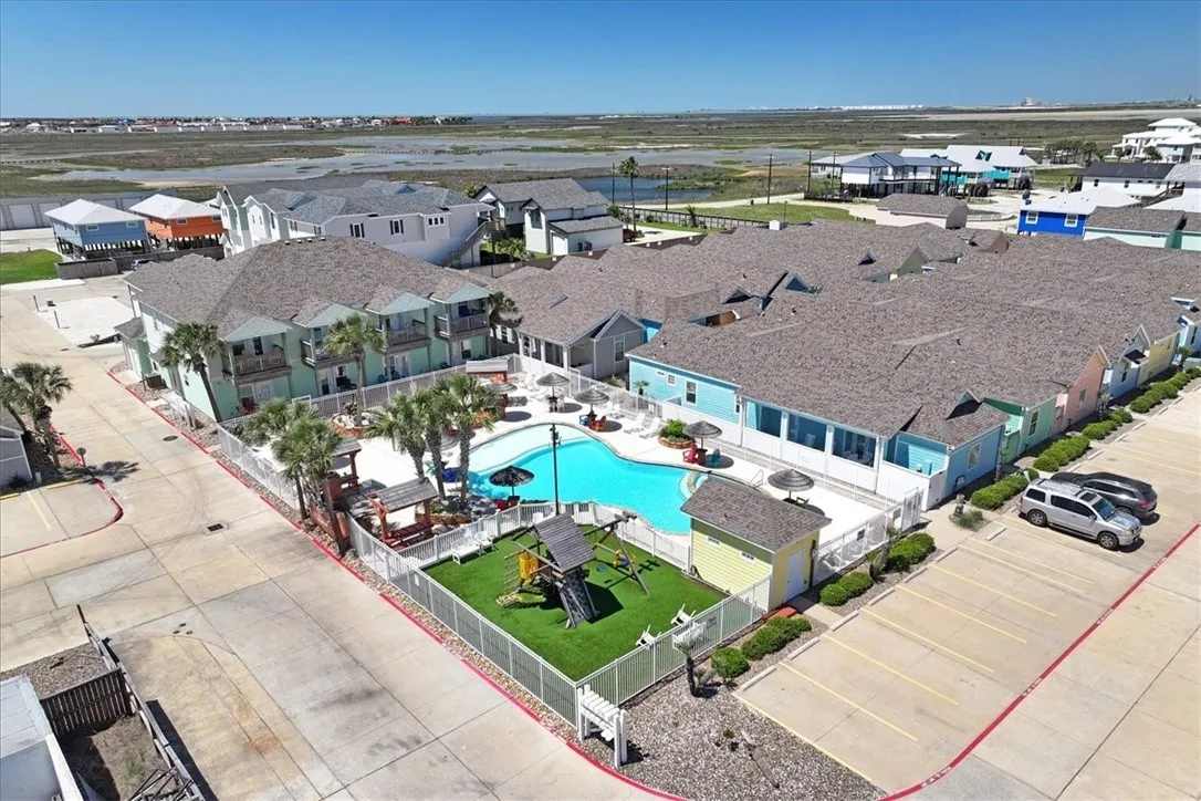 View of Pool, Full Resort Access | Hemingway House