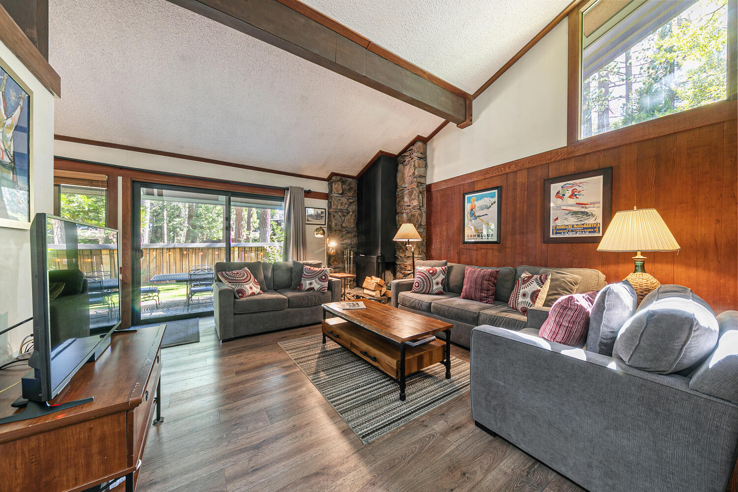 6-8 Miles to Palisades|Alpine|Homewood|Walk to TC — Tahoe City, CA — vacation rental