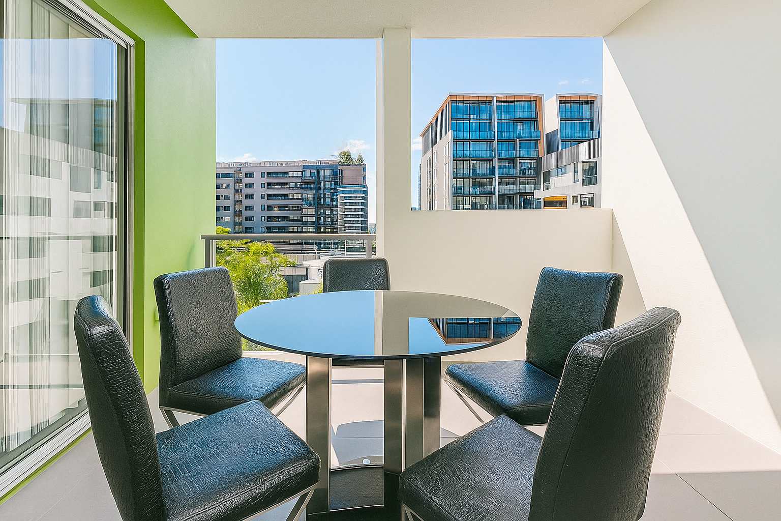 One bedroom apartment in Newstead with free Wi-FI — Newstead, Queensland — vacation rental