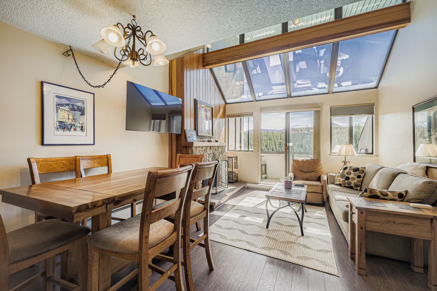 Ski In/Ski Out 2BR Condo, Dog Friendly, Hot Tubs at Beaver Run β Breckenridge, CO β vacation rental