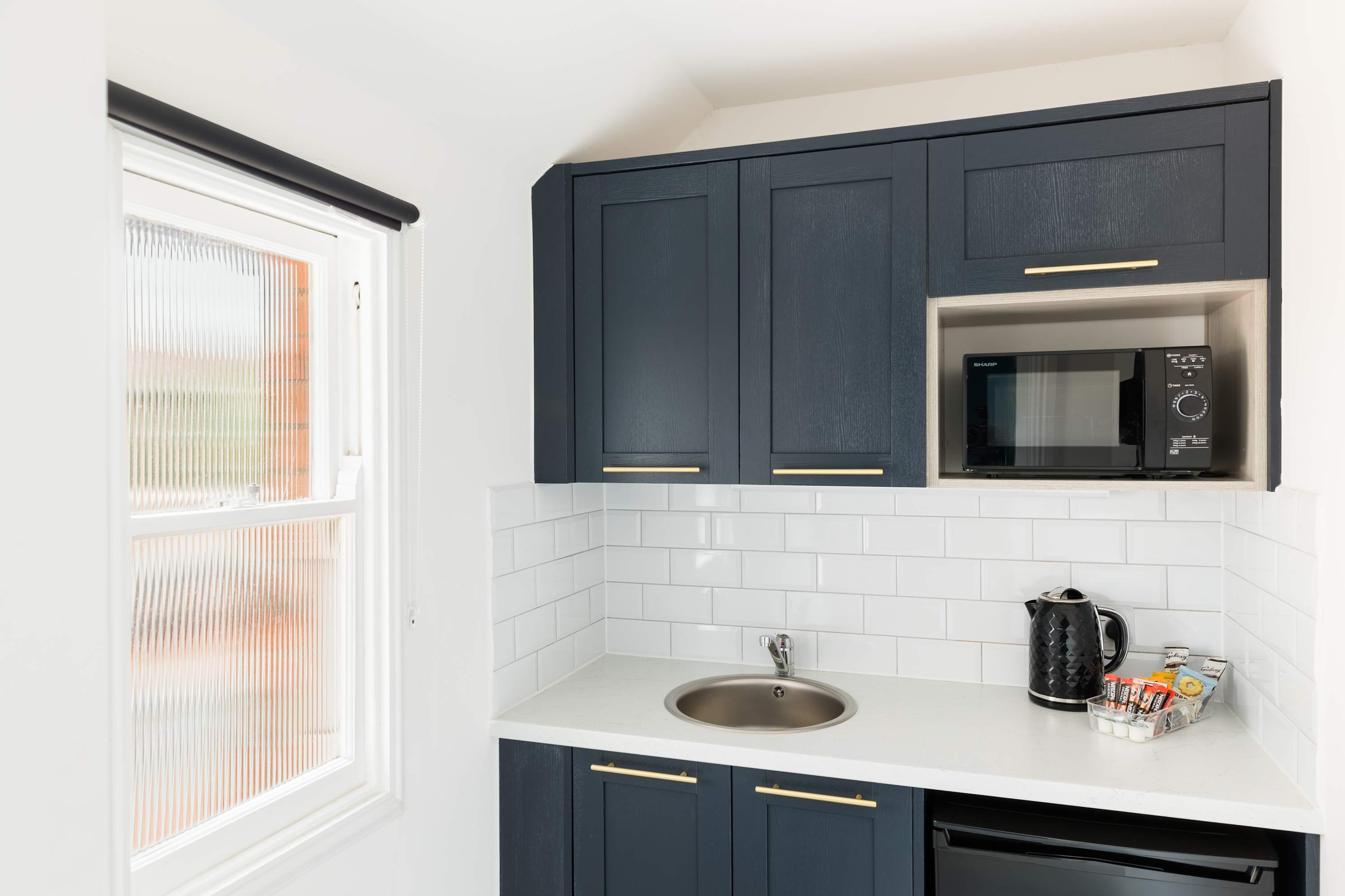 The Adelphi | King Studio w/ Free Private Parking in Studio 5, 39 Grove Road CV37 6PB - Property image 6 - VivreStays
