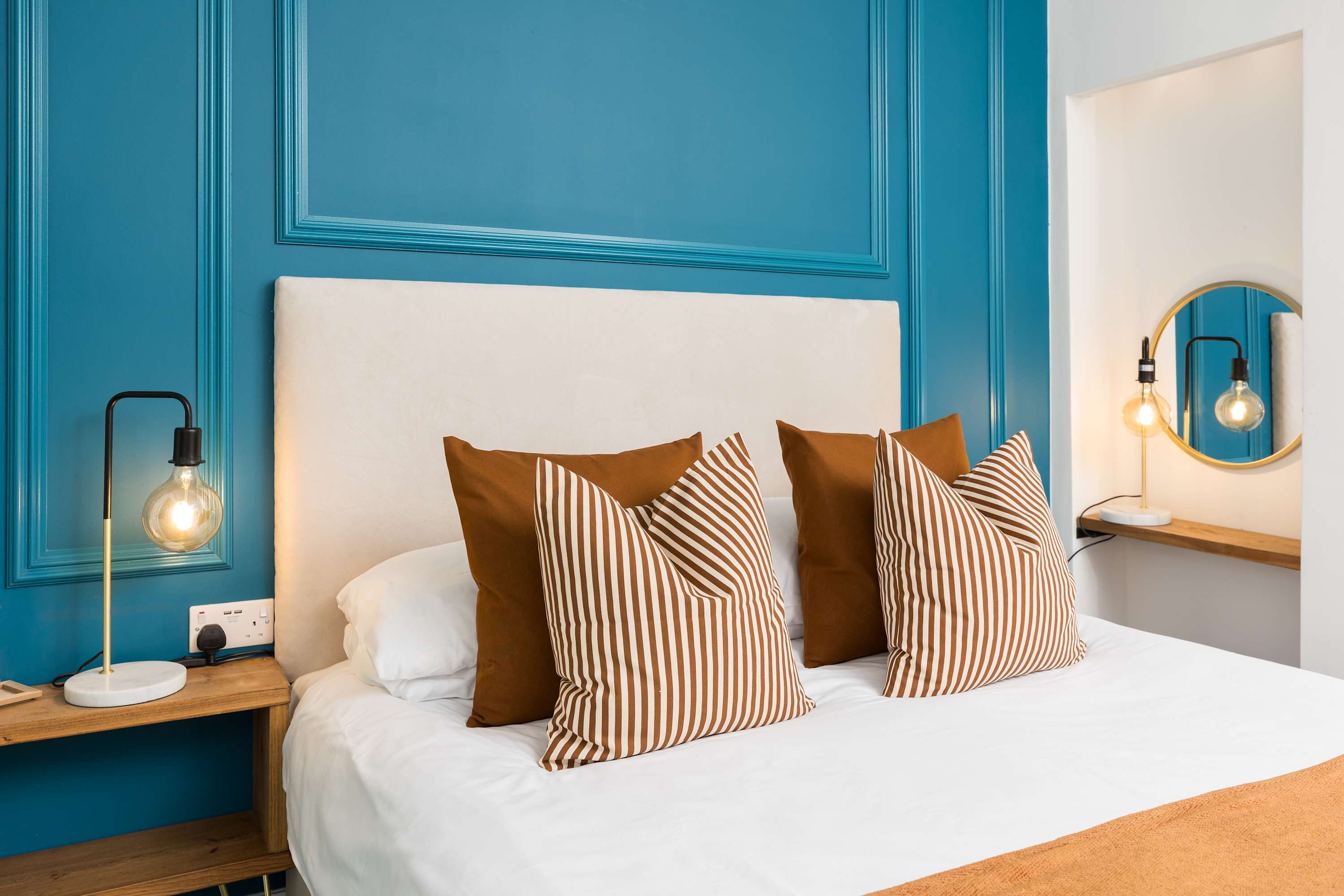 The Adelphi | King Studio w/ Free Private Parking in Studio 5, 39 Grove Road CV37 6PB - Property image 7 - VivreStays
