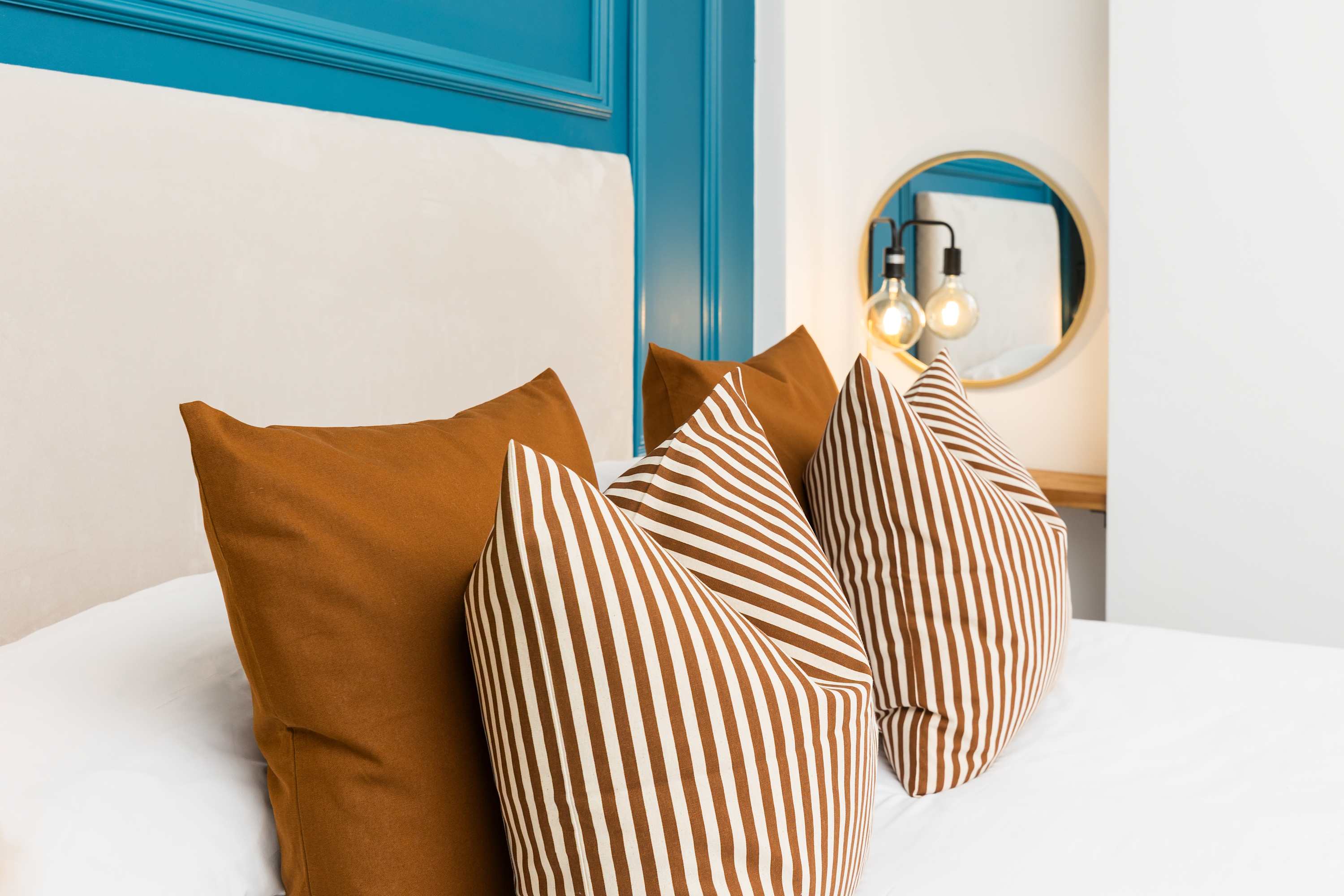 The Adelphi | King Studio w/ Free Private Parking in Studio 5, 39 Grove Road CV37 6PB - Property image 13 - VivreStays