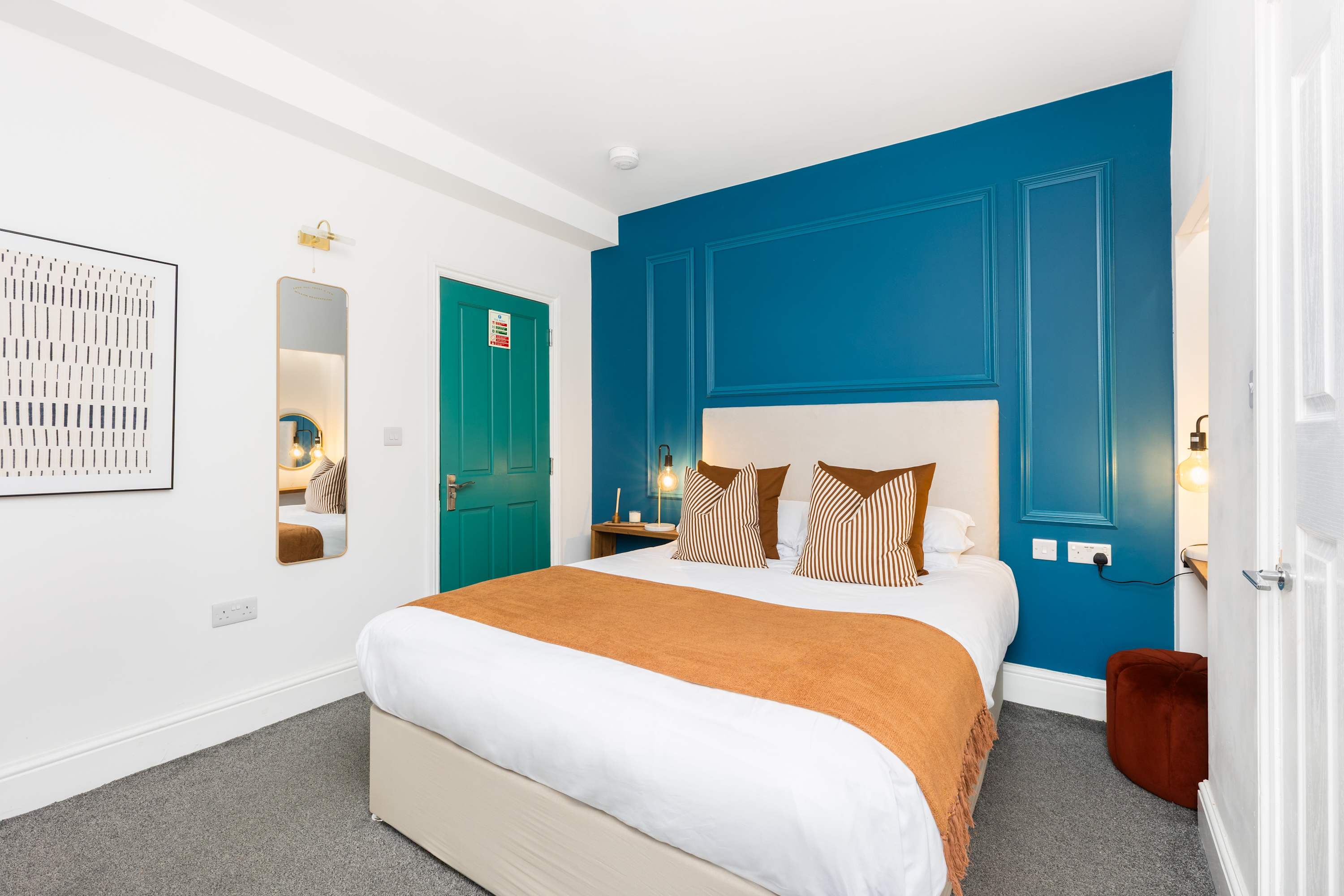 The Adelphi | King Studio w/ Free Private Parking in Studio 5, 39 Grove Road CV37 6PB - Property image 3 - VivreStays