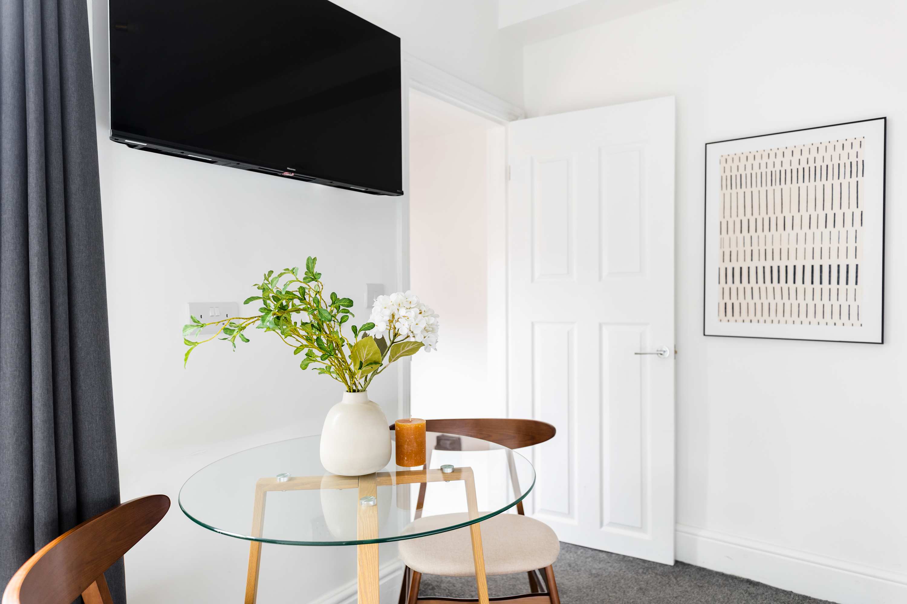 The Adelphi | King Studio w/ Free Private Parking in Studio 5, 39 Grove Road CV37 6PB - Property image 5 - VivreStays