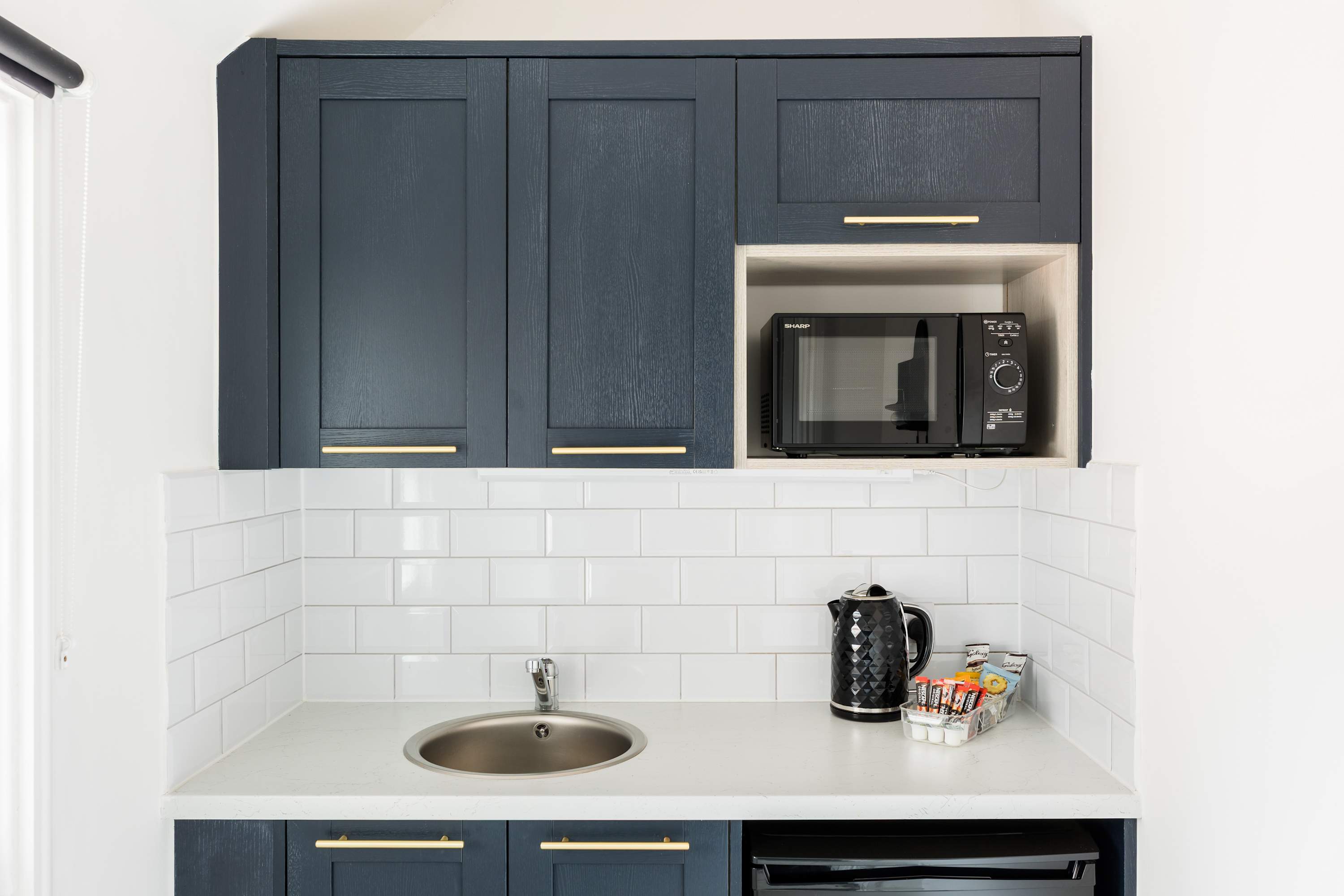 The Adelphi | King Studio w/ Free Private Parking in Studio 5, 39 Grove Road CV37 6PB - Property image 15 - VivreStays