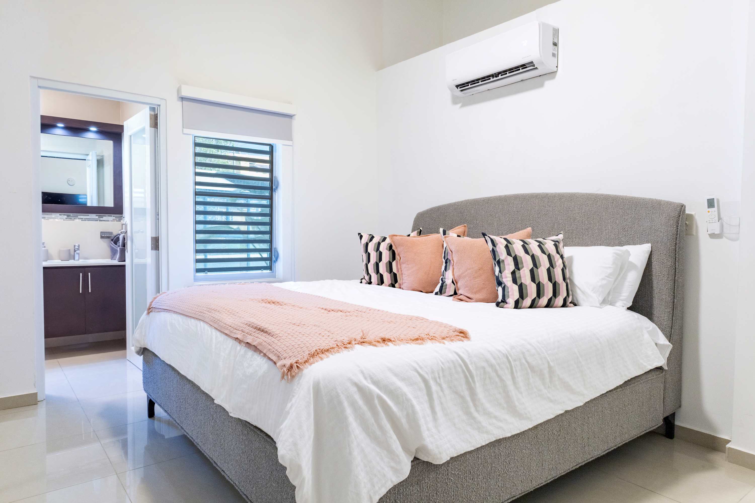 AQUA Ville Moderna 3 · Serene Poolside Hideaway