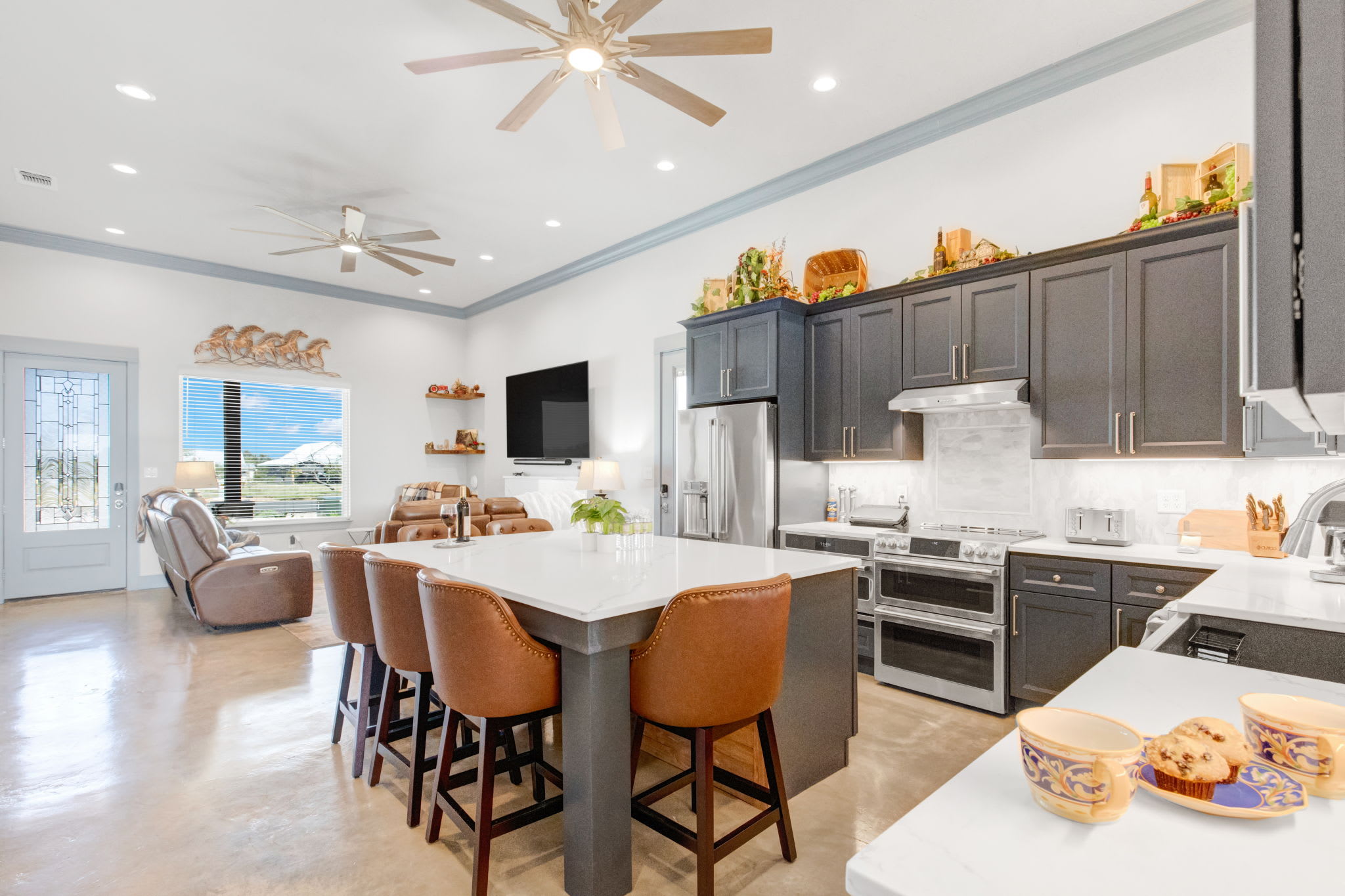 Luxury 3BR with Hot Tub, Outdoor Kitchen & Firepit | Photo 9