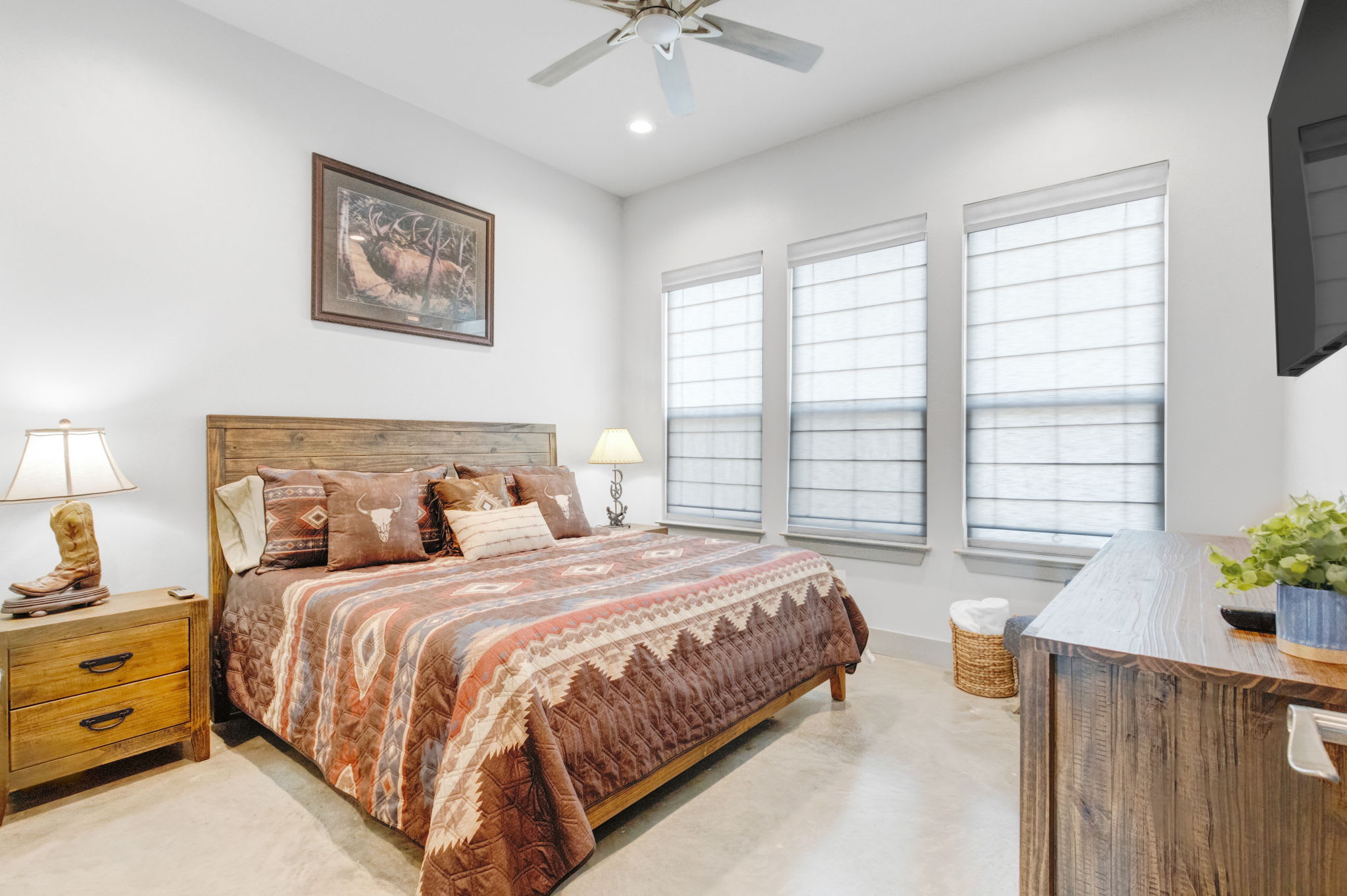 Luxury 3BR with Hot Tub, Outdoor Kitchen & Firepit | Photo 14