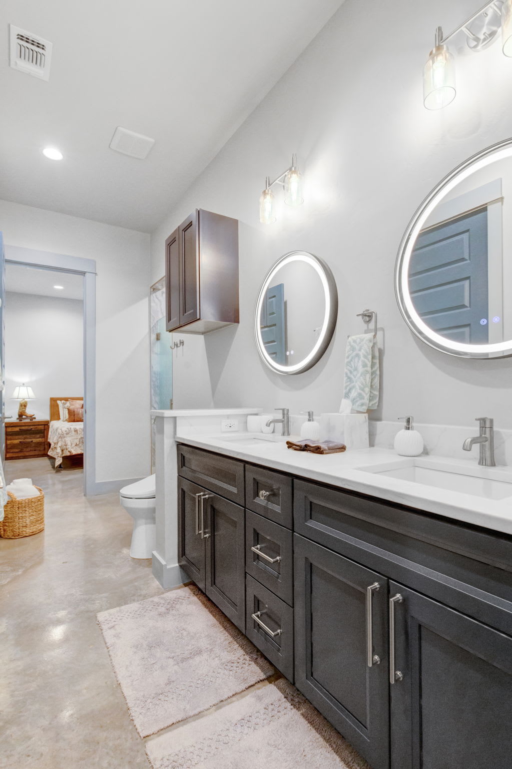 Luxury 3BR with Hot Tub, Outdoor Kitchen & Firepit | Photo 23