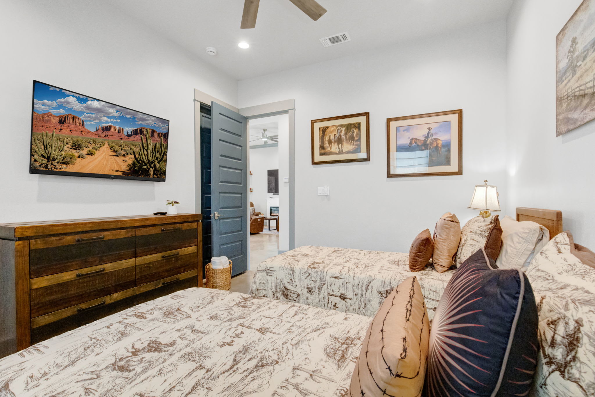 Luxury 3BR with Hot Tub, Outdoor Kitchen & Firepit | Photo 26