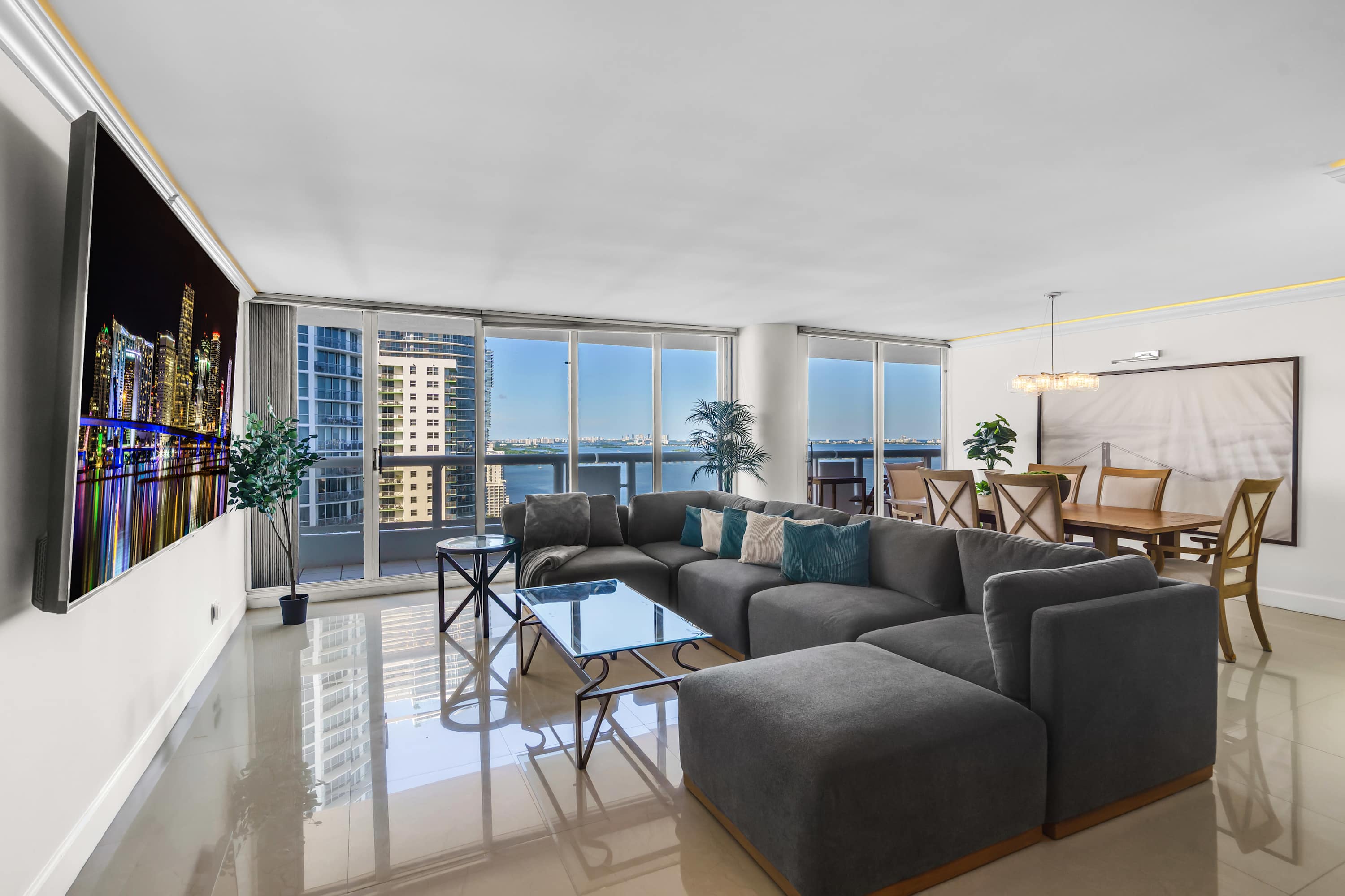 Bay View Condo | Work-Ready & Balcony 2