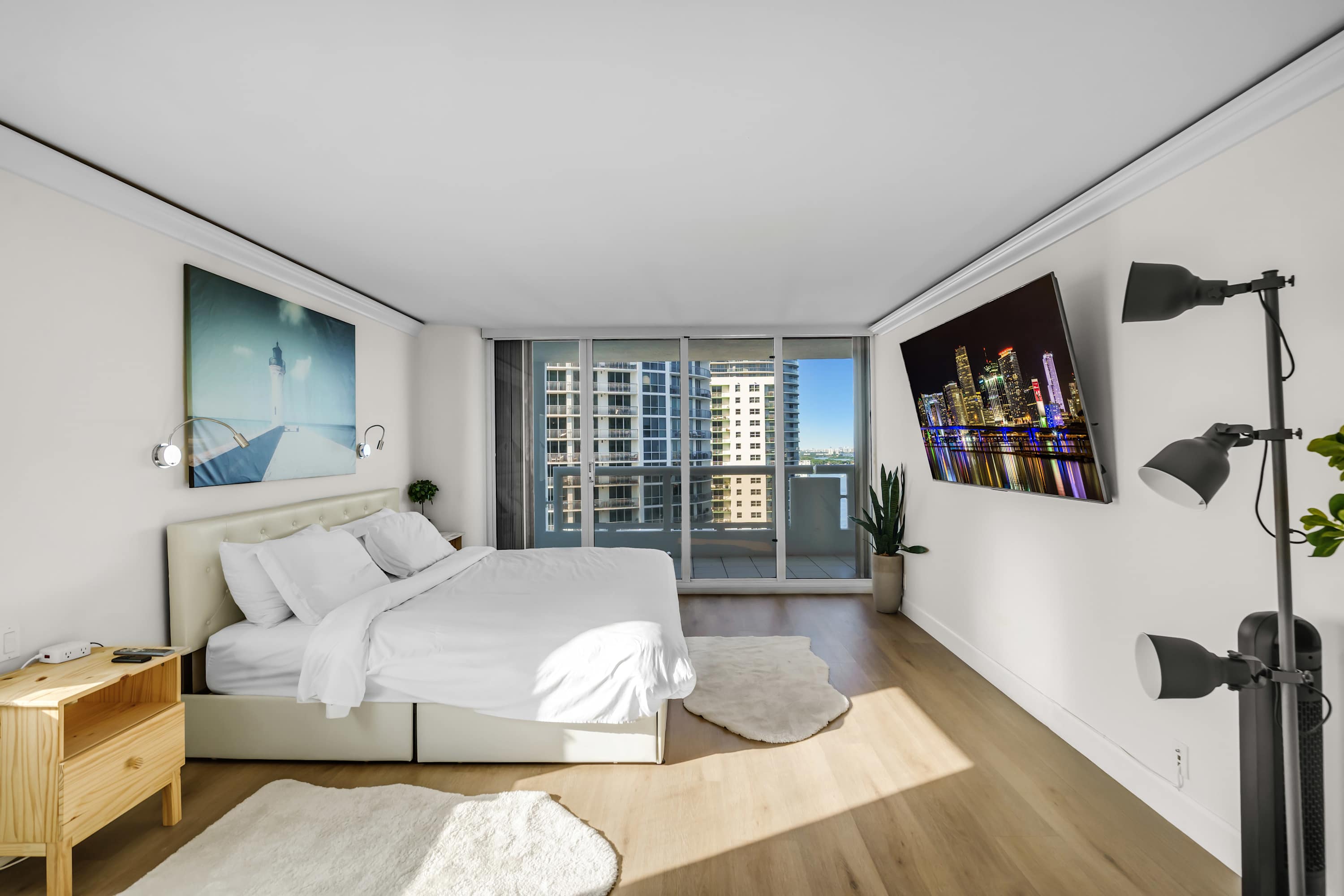 Bay View Condo | Work-Ready & Balcony 5