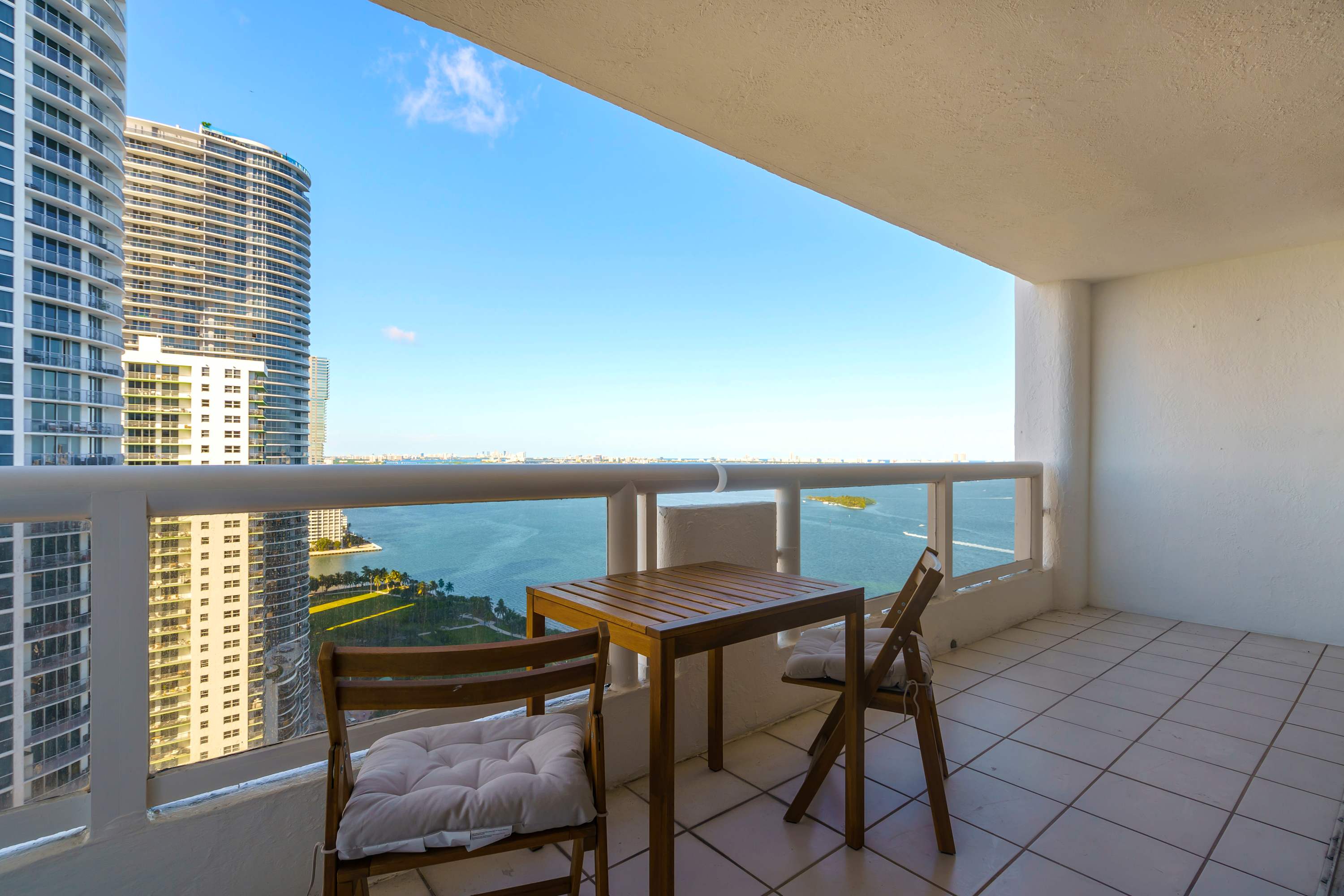 Bay View Condo | Work-Ready & Balcony 8