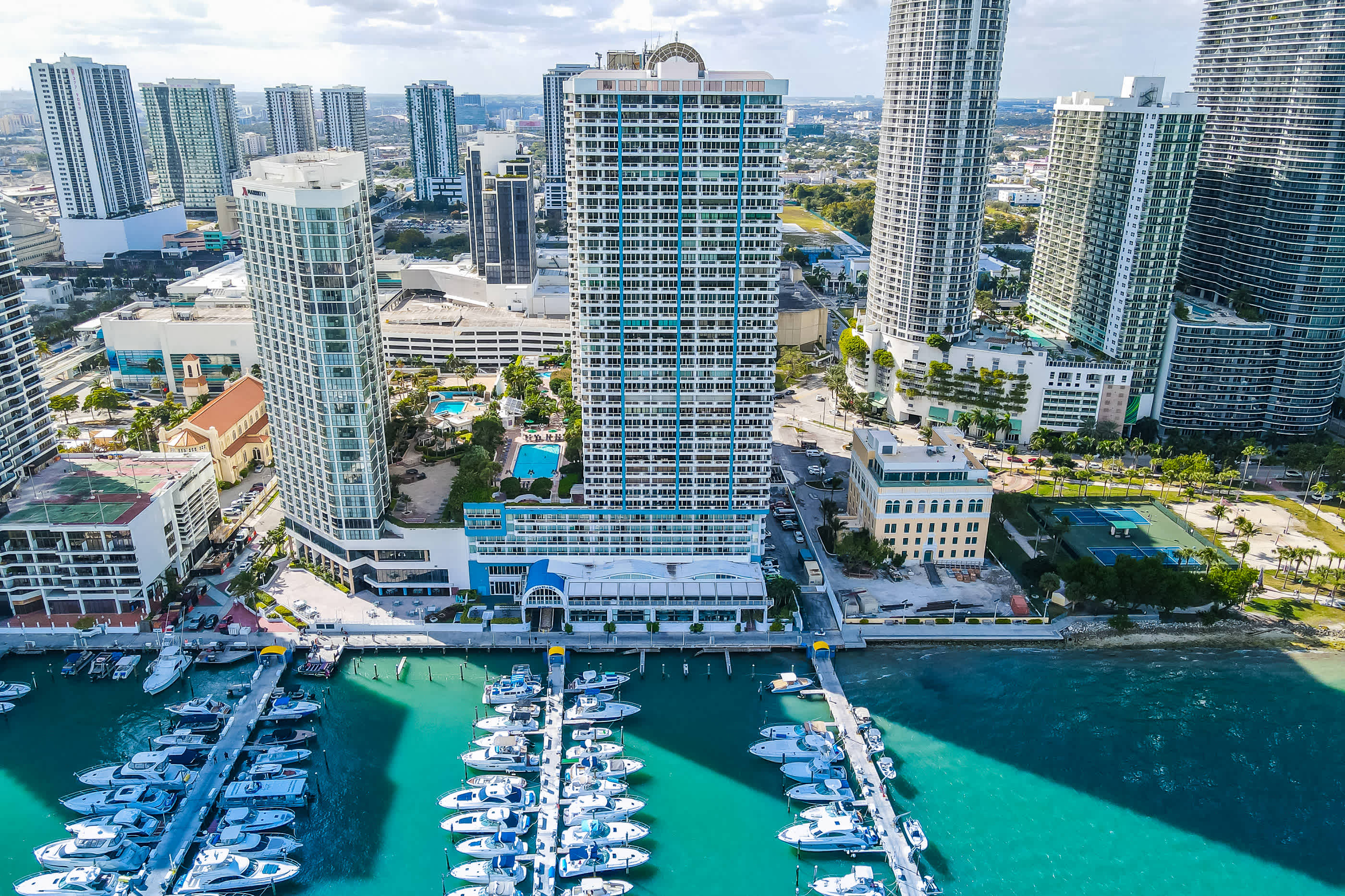 Bay View Condo | Work-Ready & Balcony