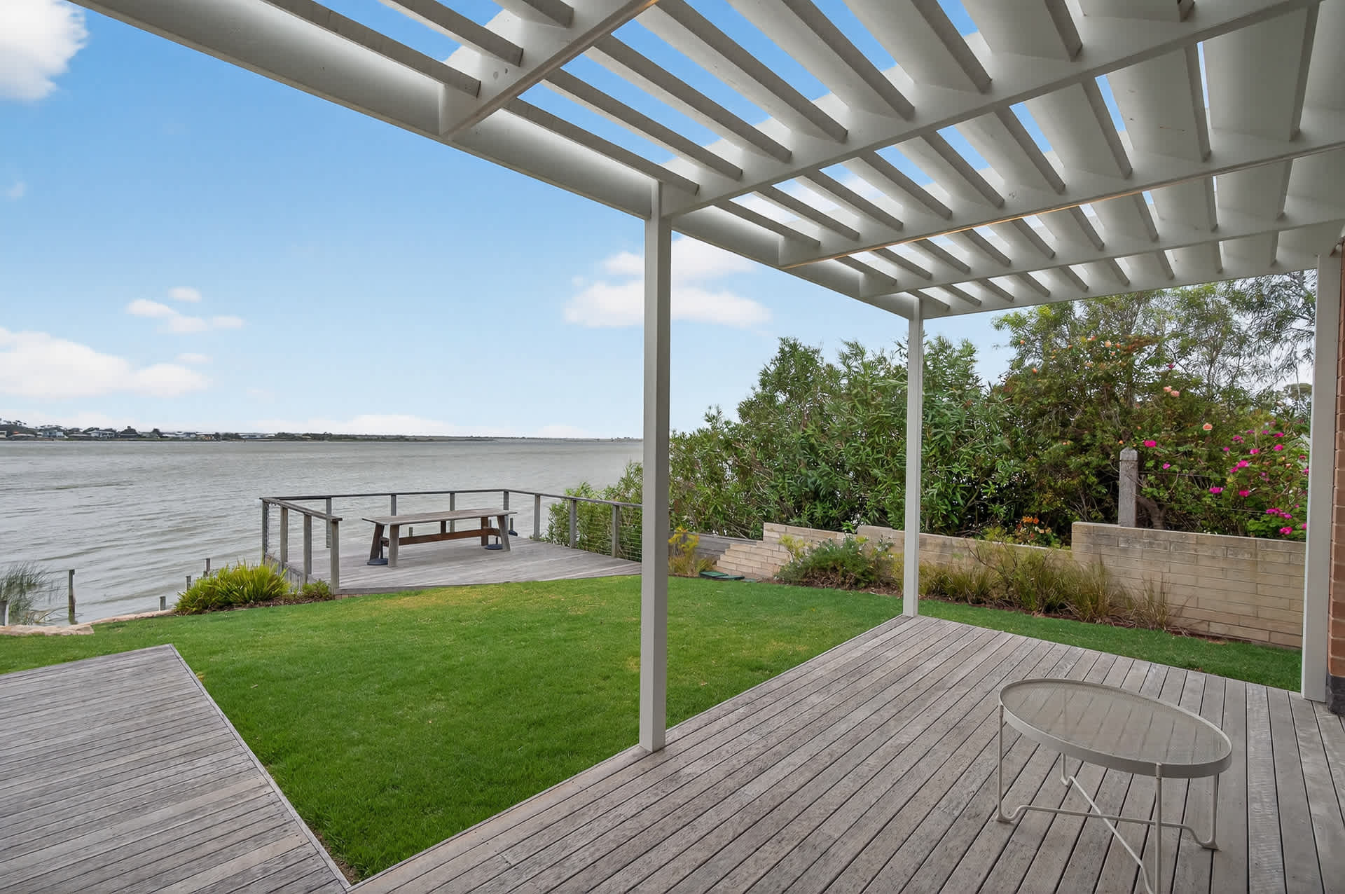Riverside Retreat - Waterfront - Hindmarsh Island
