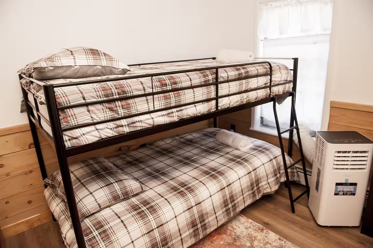 Hot Tub, Game Room, Fire Pit | Black Creek Lodge