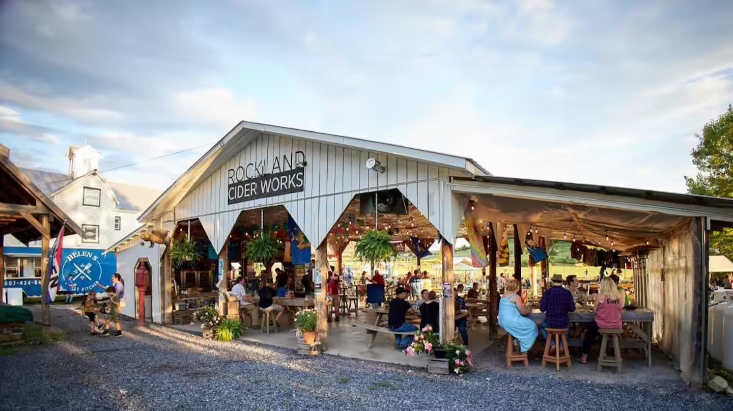 Hot Tub, Game Room, Fire Pit | Black Creek Lodge