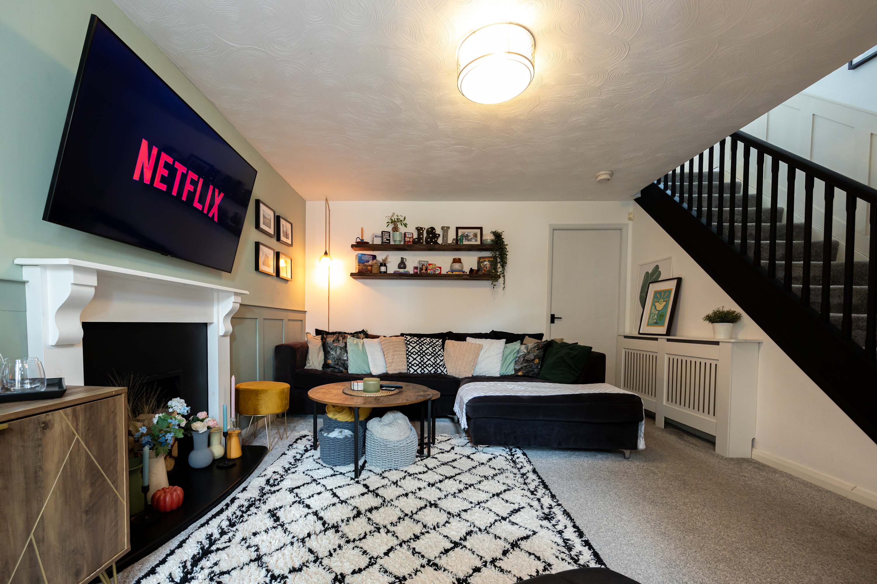 Cosy home in the heart of Whitefield in Oxbow Way M45 8SG - Property image 2 - VivreStays