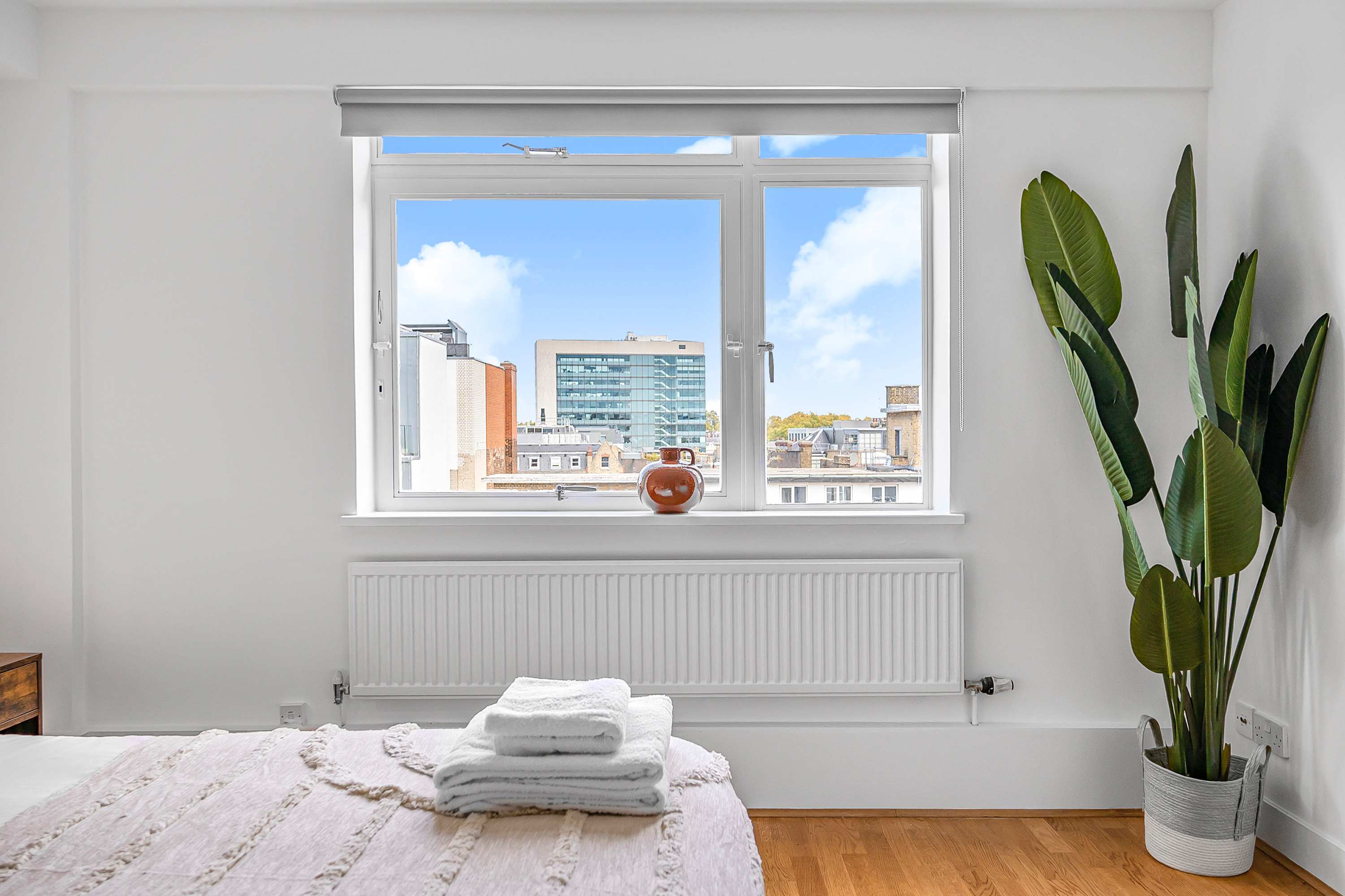 Central 2-Bed Flat | Terrace + AC | Sleeps 6 in Berners Street, 6 W1T - Property image 10 - VivreStays