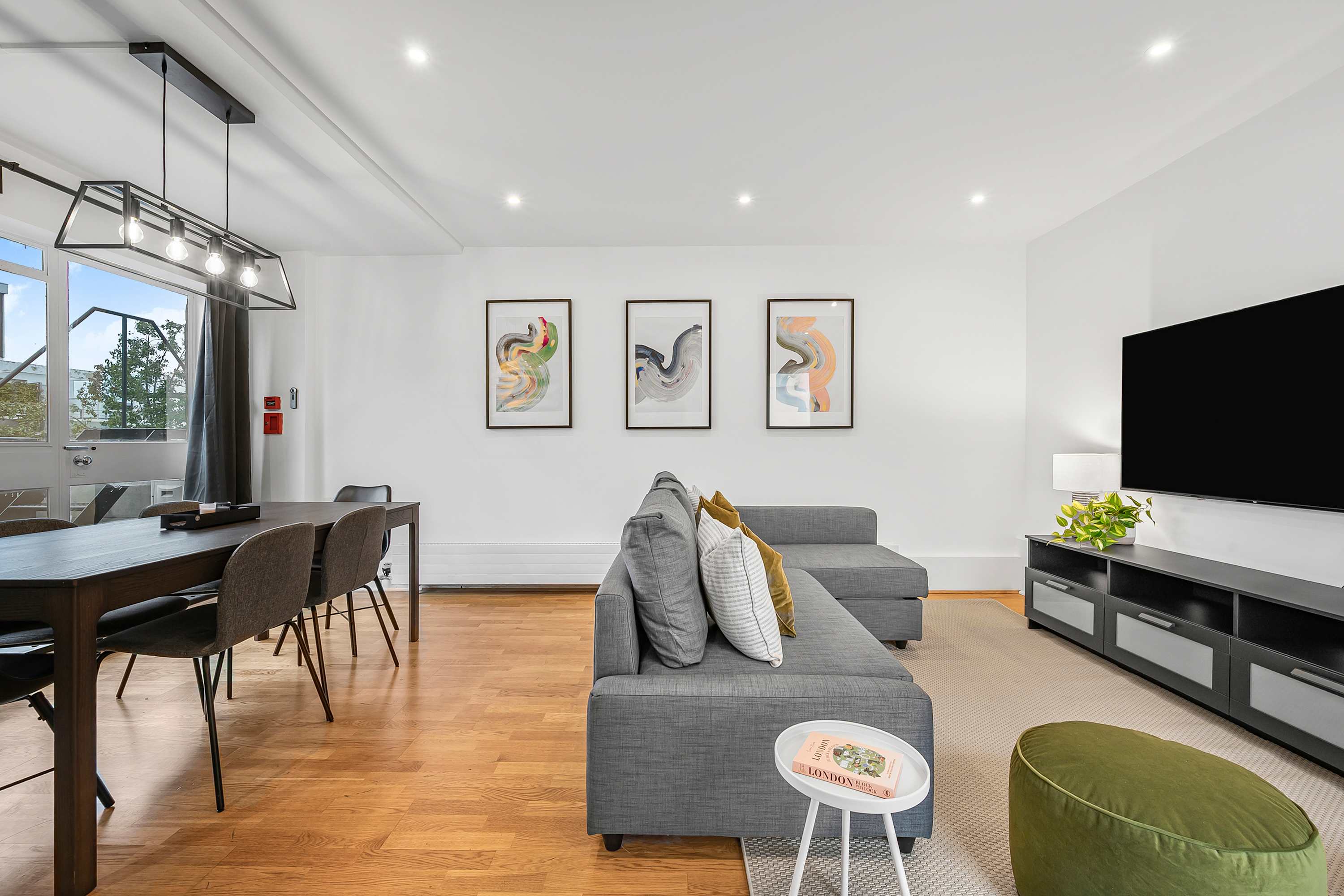Central 2-Bed Flat | Terrace + AC | Sleeps 6 in Berners Street, 6 W1T - Property image 3 - VivreStays