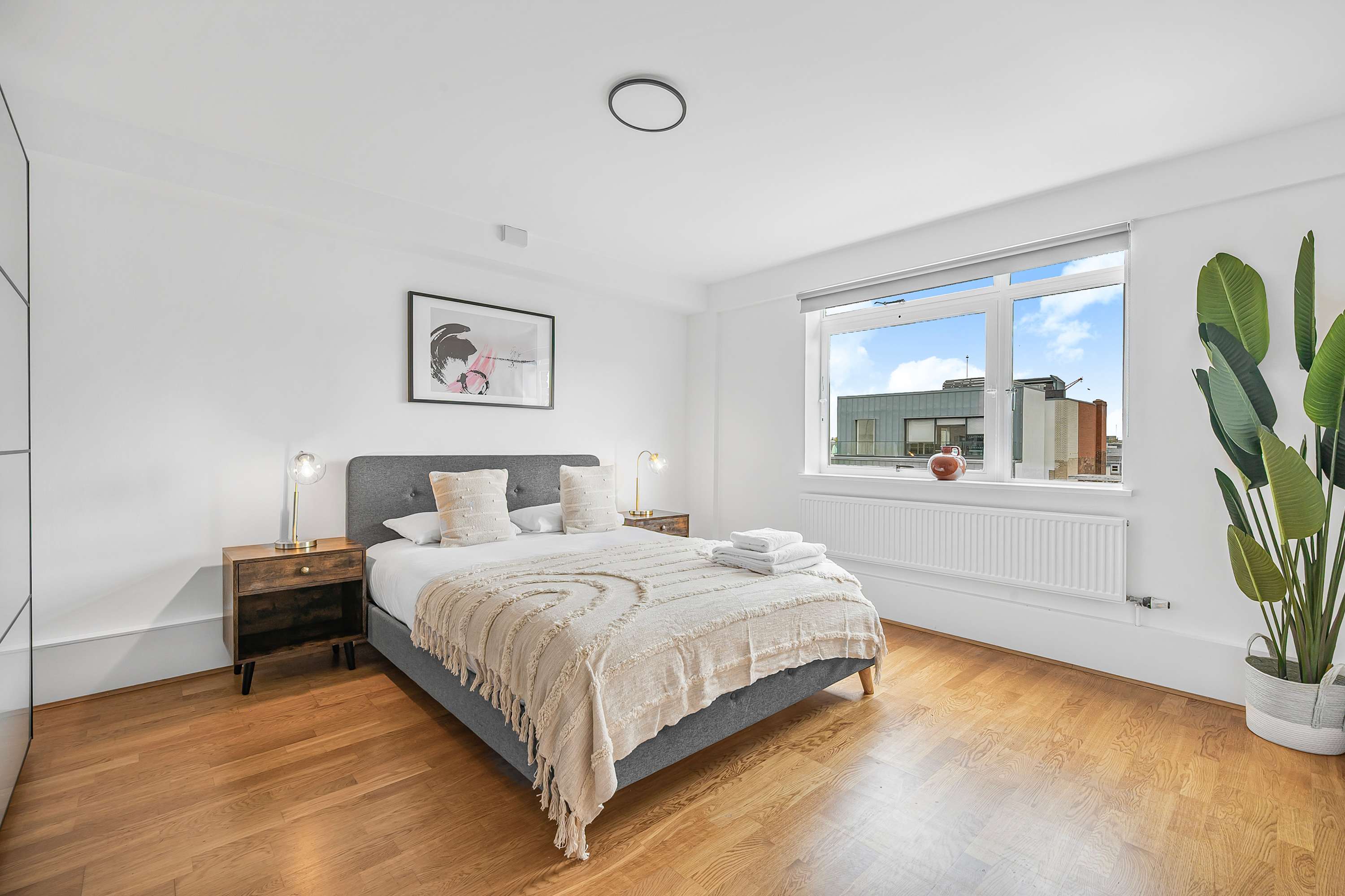 Central 2-Bed Flat | Terrace + AC | Sleeps 6 in Berners Street, 6 W1T - Property image 5 - VivreStays