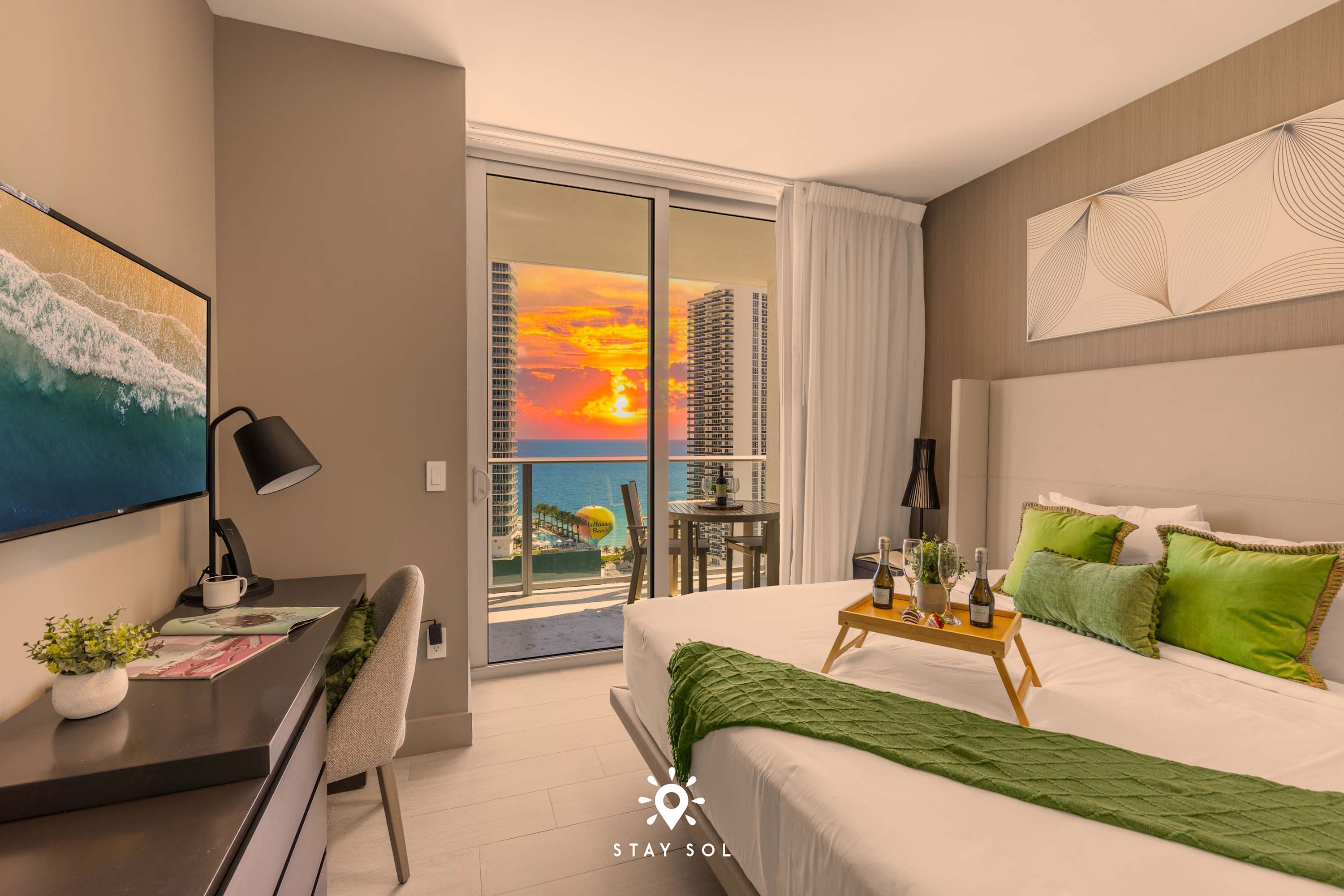 Luxury 2BR Apt With Ocean View, Pool & Amenities