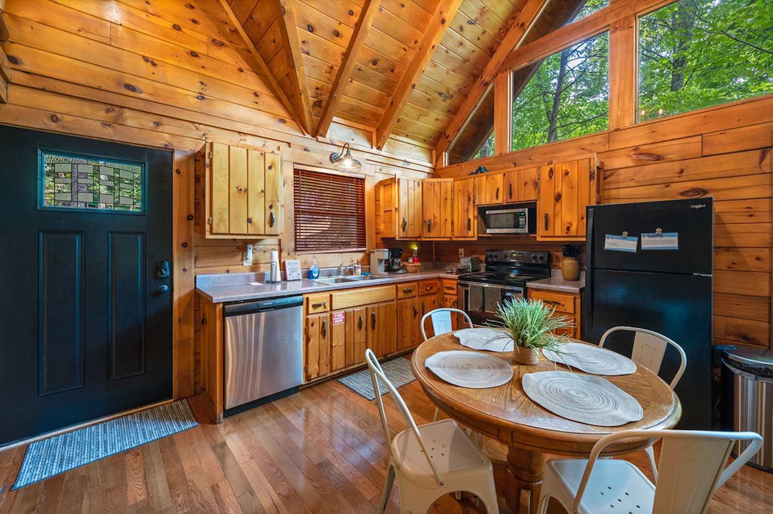 Fully equipped kitchen & Dining