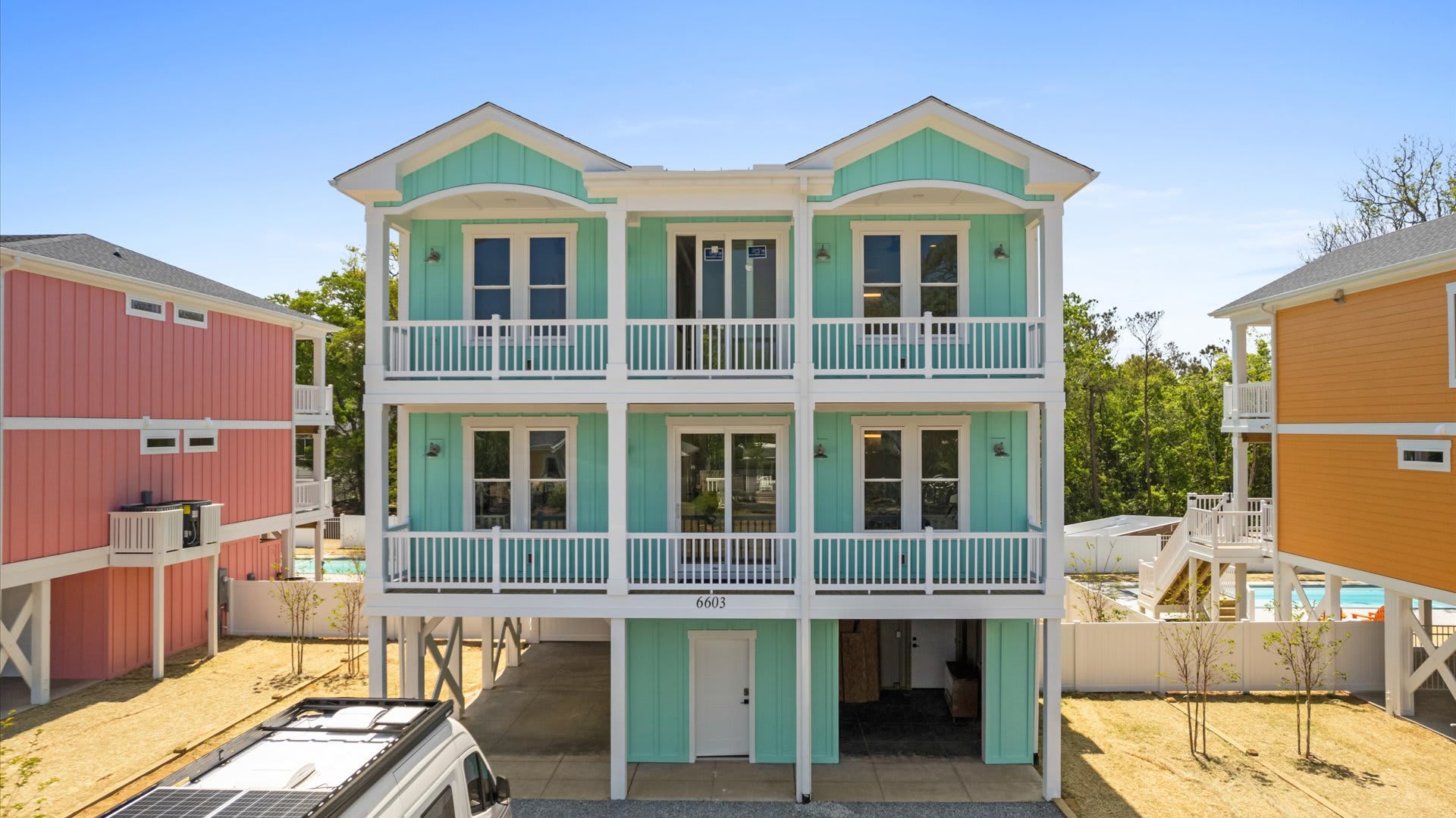 Private Pool and Easy Beach Access 6