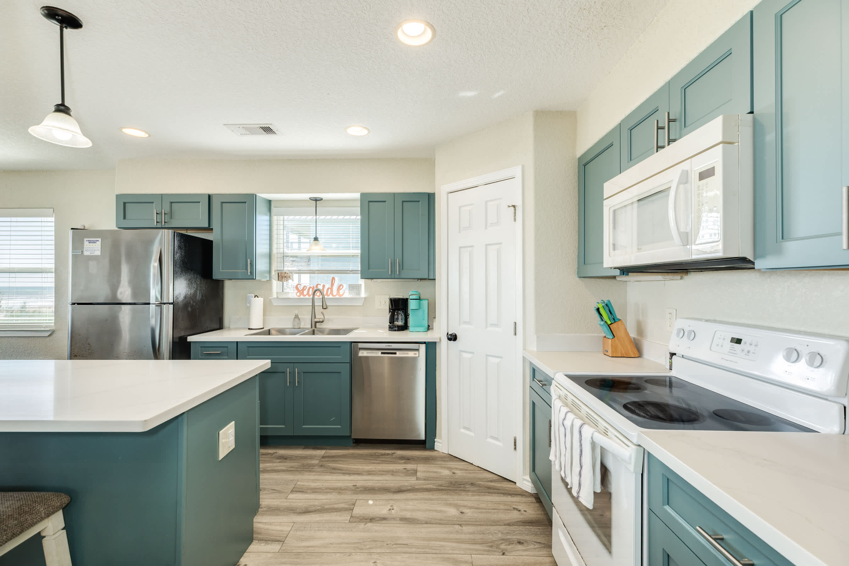 Blue Waves Beachside Calm Gulf Views for Miles 8