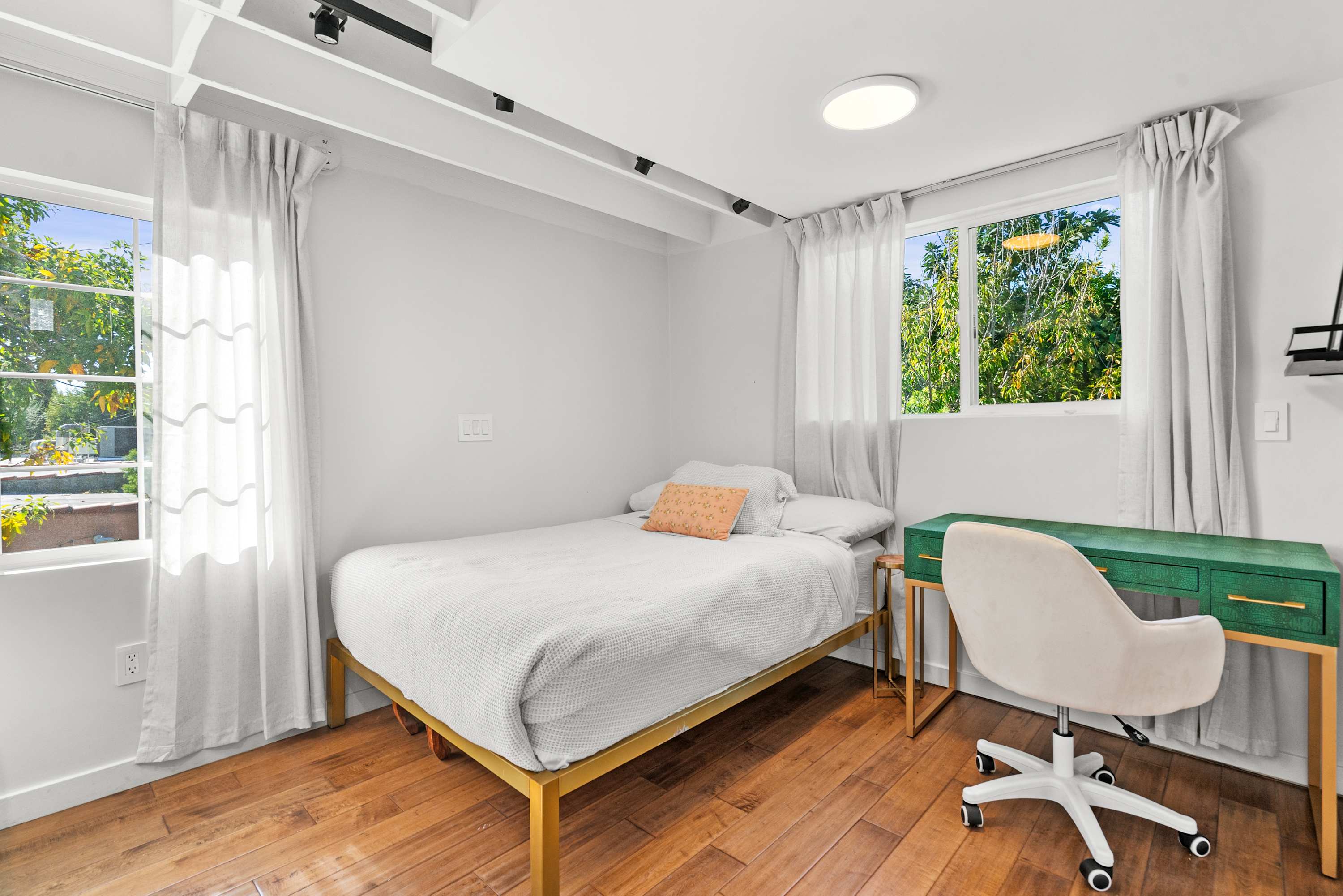 Remodeled Pico Studio · Near Beverly Hills