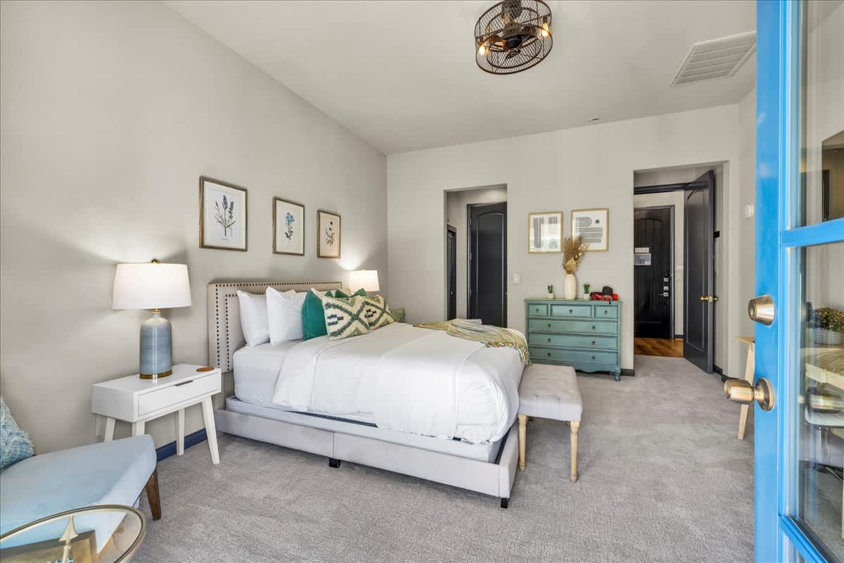 Tranquil Upstairs Studio with Premium Views #B - Photo 3