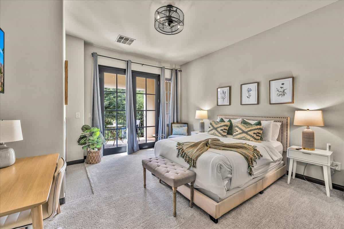 Tranquil Upstairs Studio with Premium Views #B - Photo 2