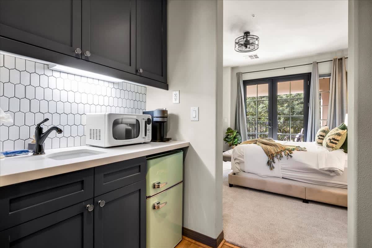 Tranquil Upstairs Studio with Premium Views #B - Photo 5