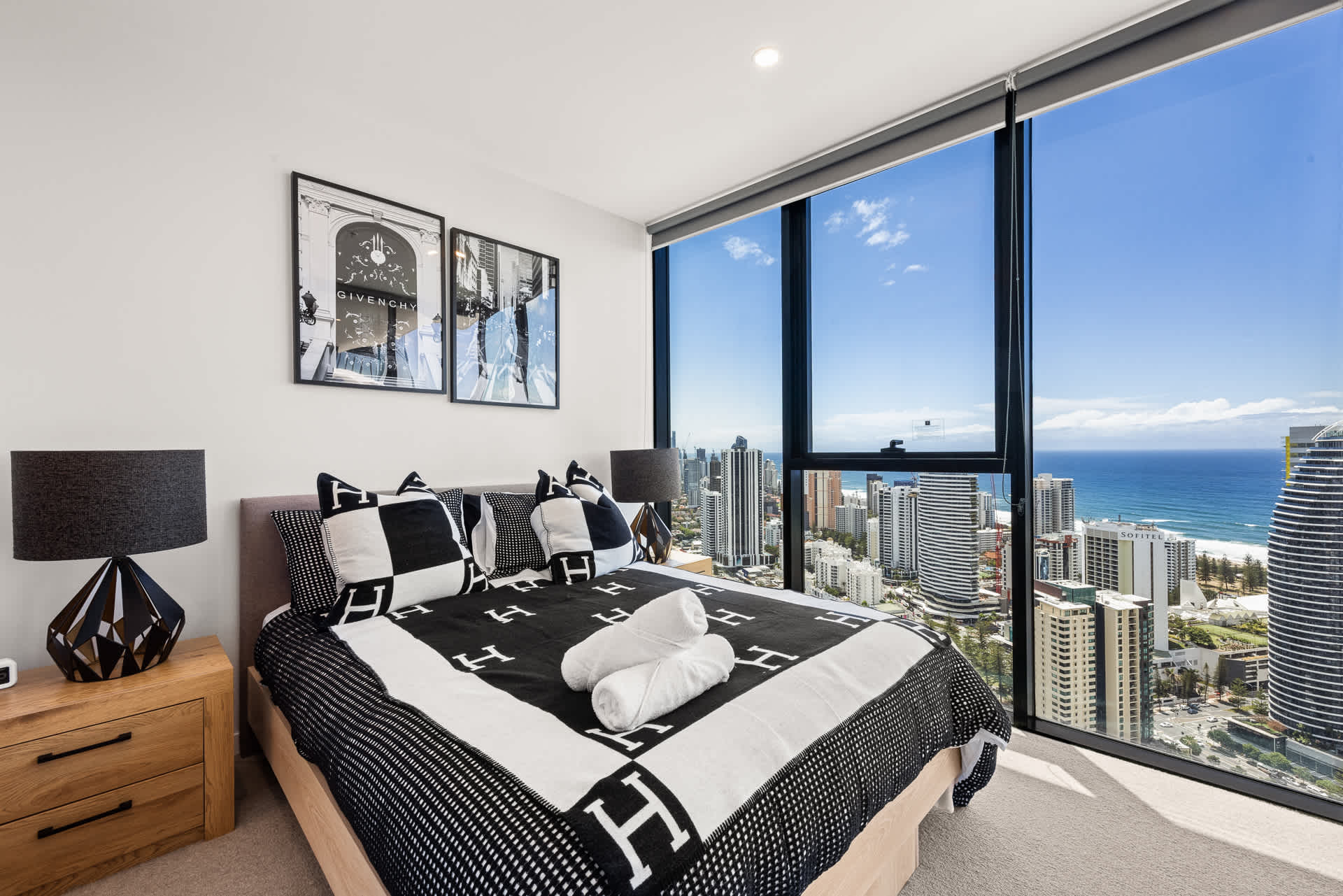Stunning Ocean Views| Casino Towers| Stylish 2BR — Broadbeach, QLD — vacation rental