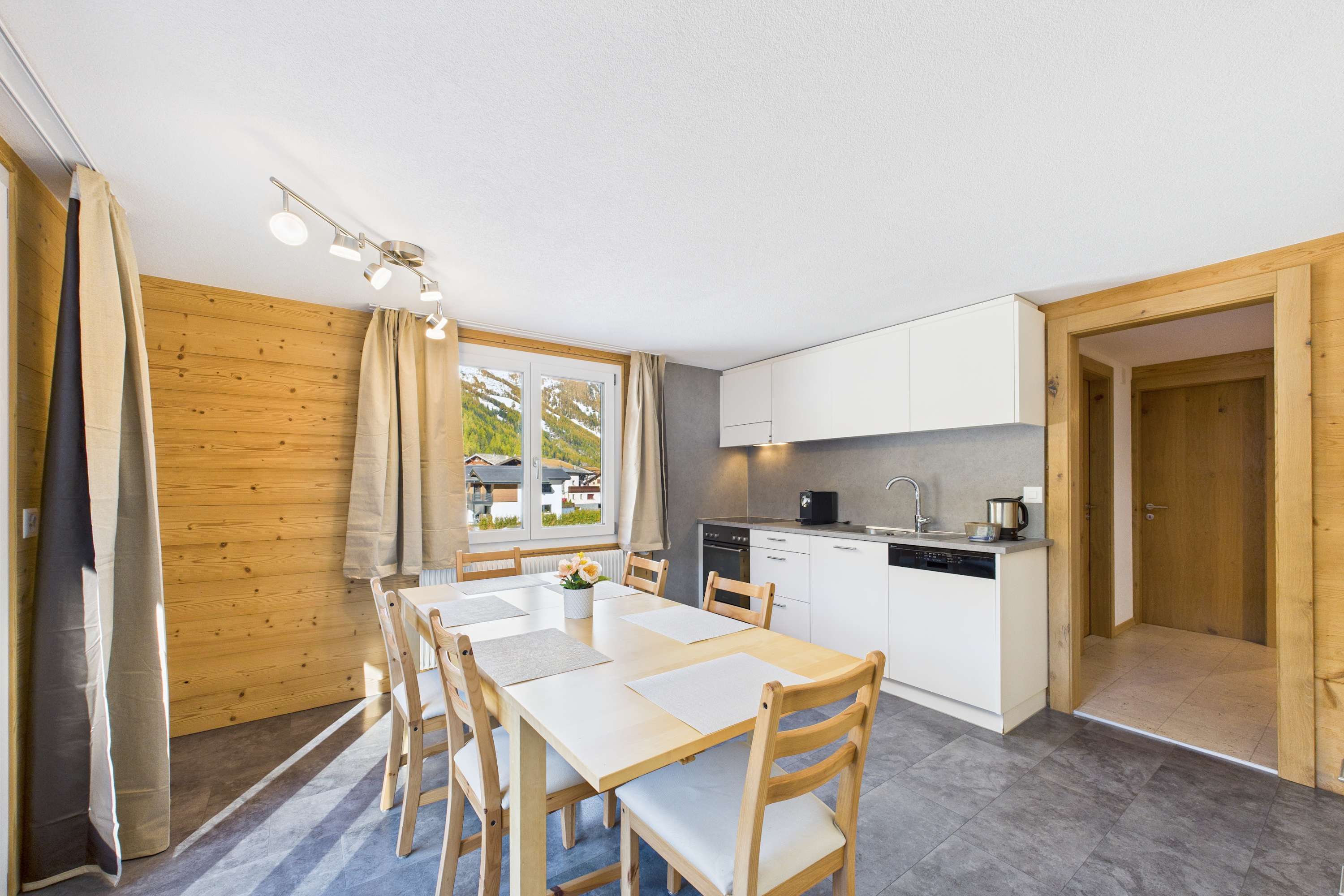 Family-friendly apartment with mountain views — 11