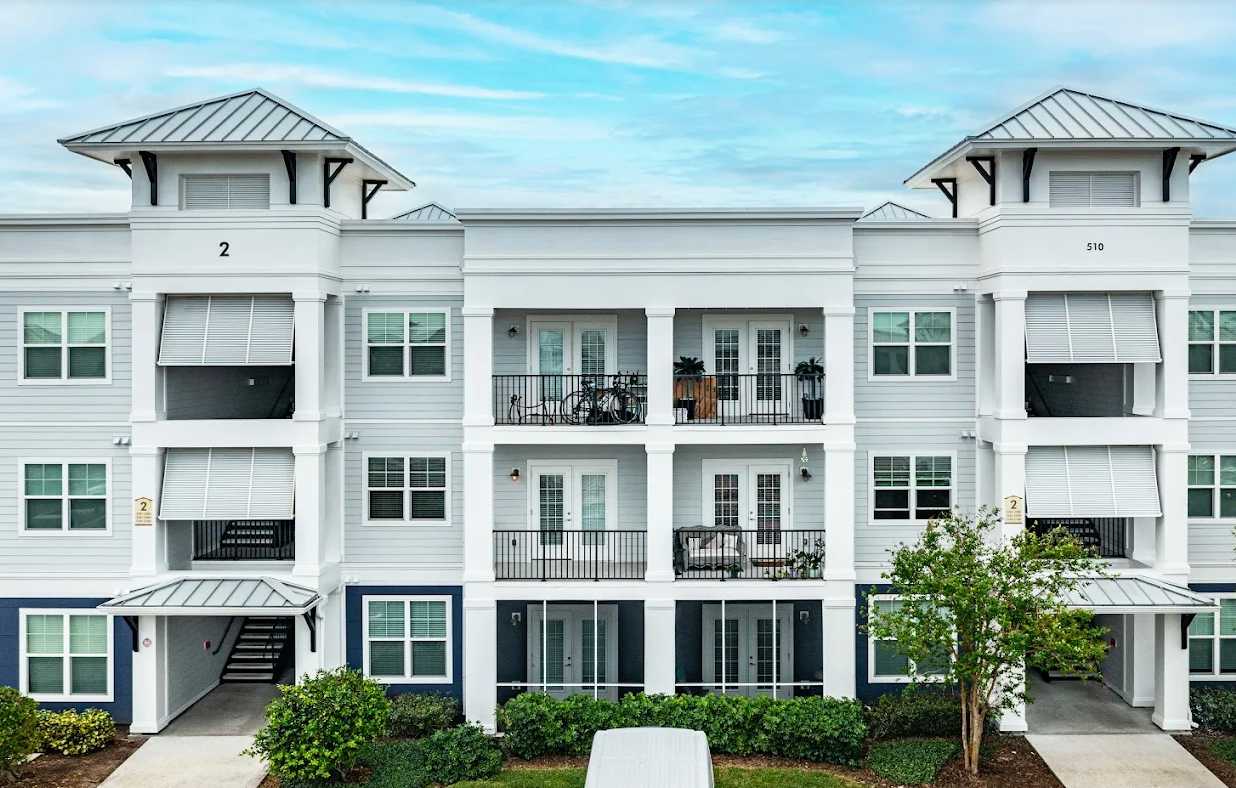 Luxury 2 BR Near Downtown Bradenton & Beaches