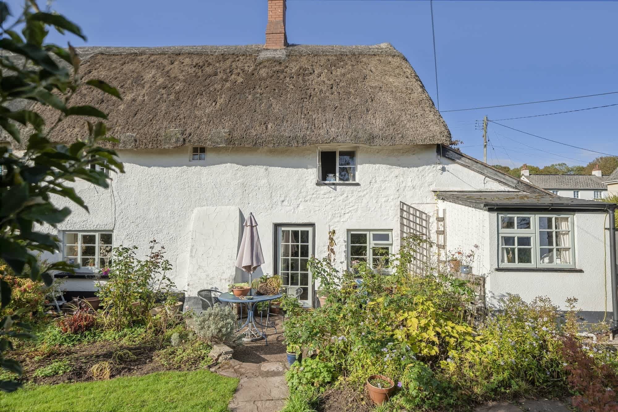 Thatched Cottage & Tranquil Gardens, Gated Parking