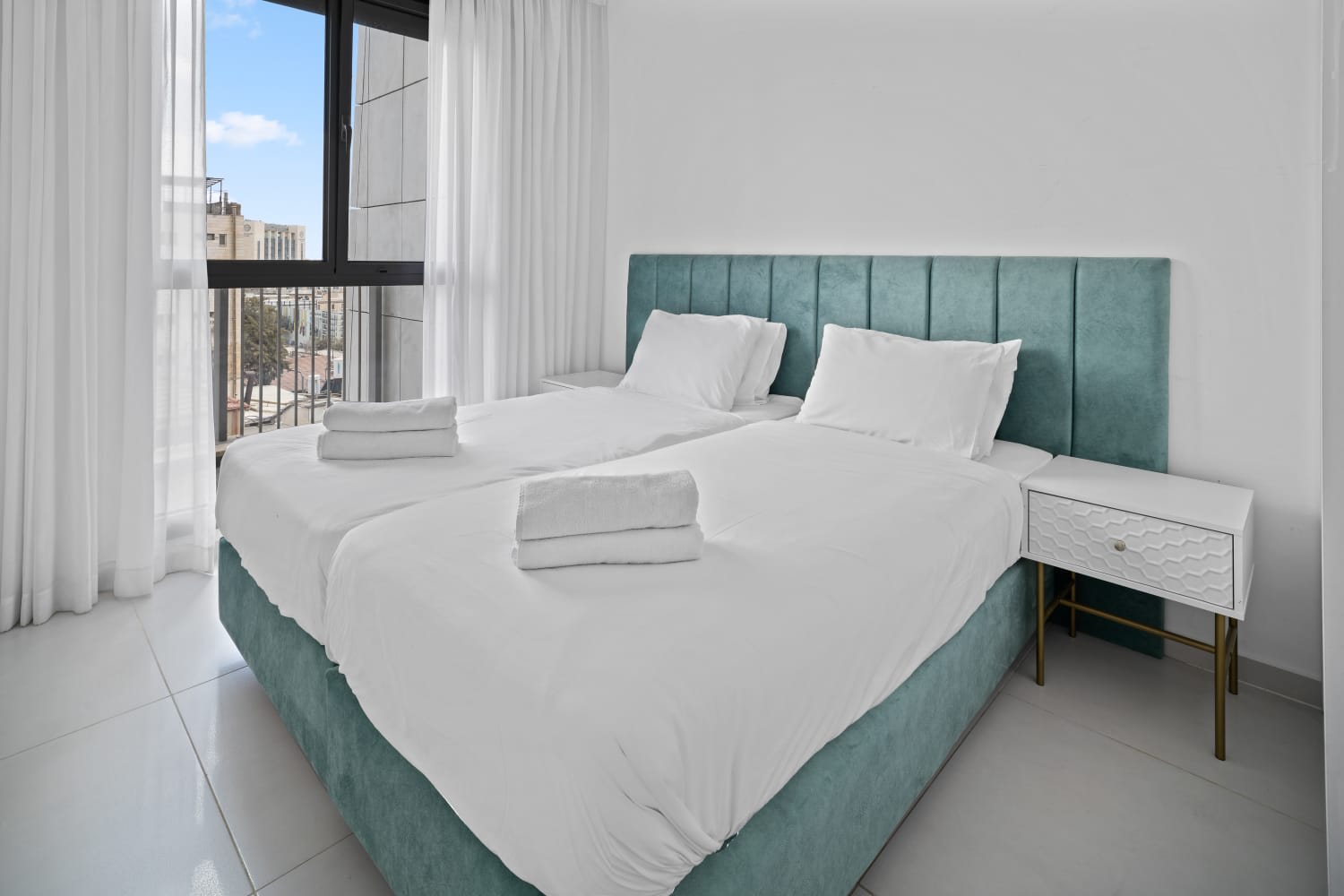 Modern 2BR Apartment with Parking in Prime Downtown Jerusalem photo 9