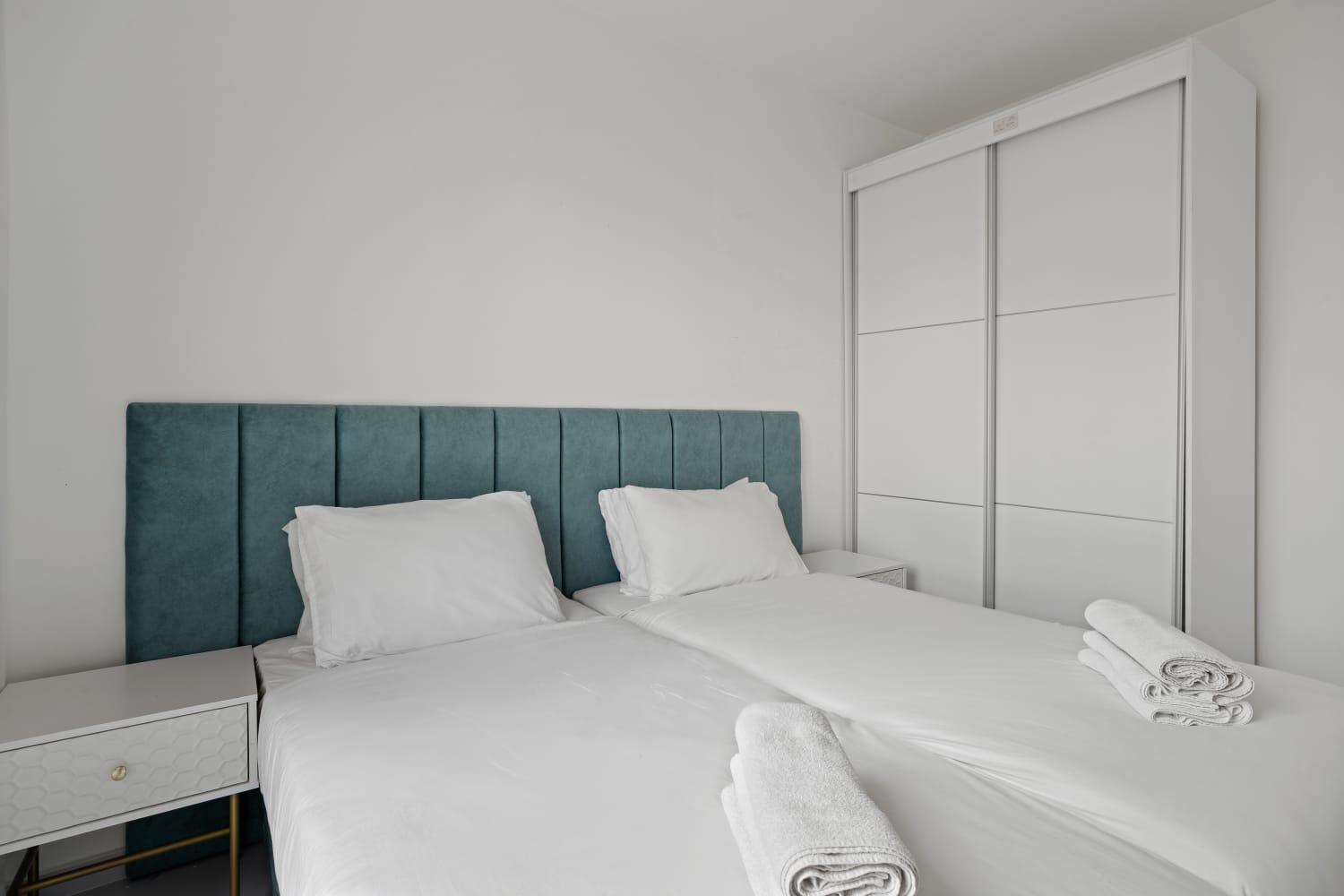 Modern 2BR Apartment with Parking in Prime Downtown Jerusalem photo 63